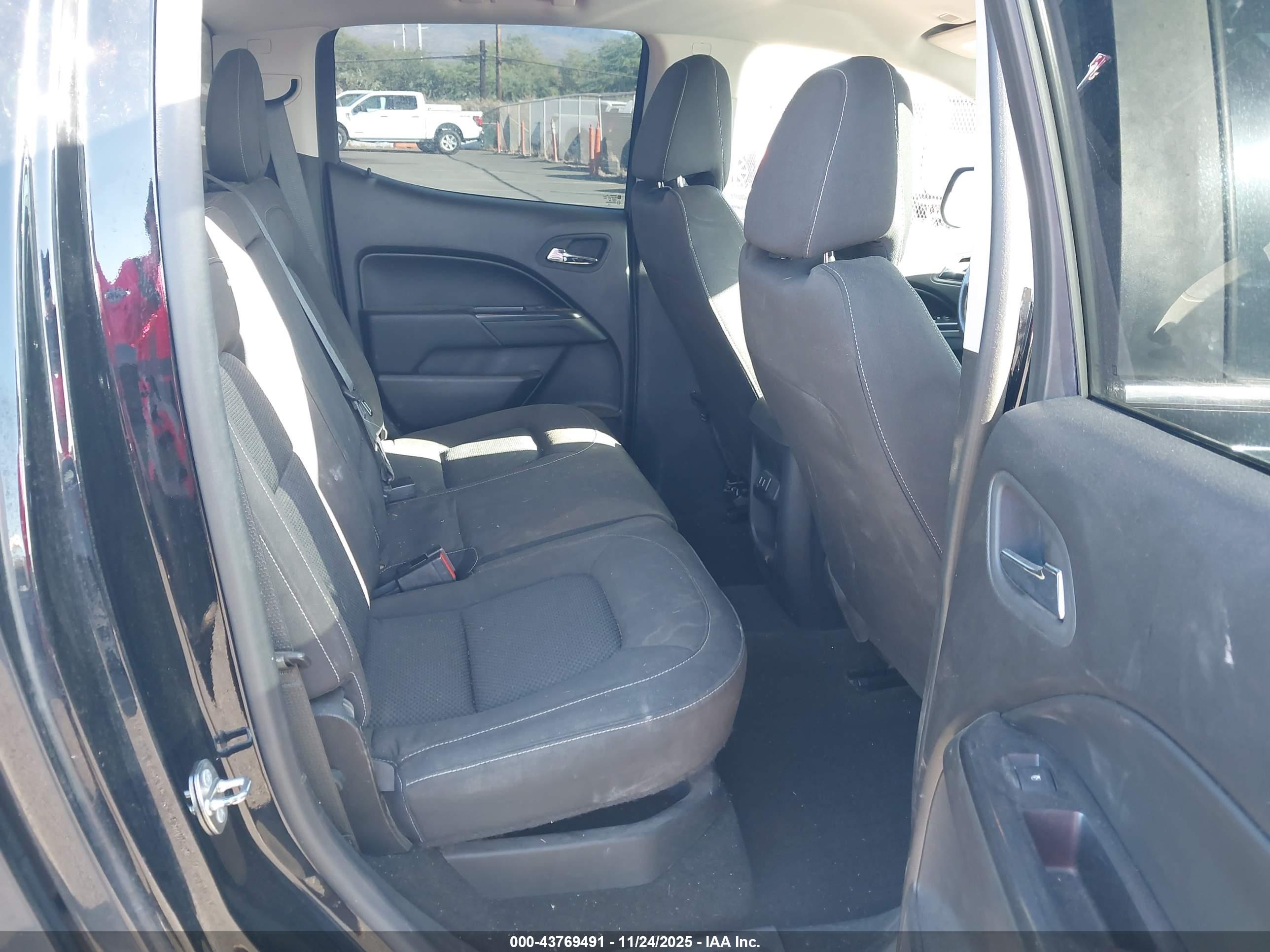 CHEVROLET COLORADO image 8