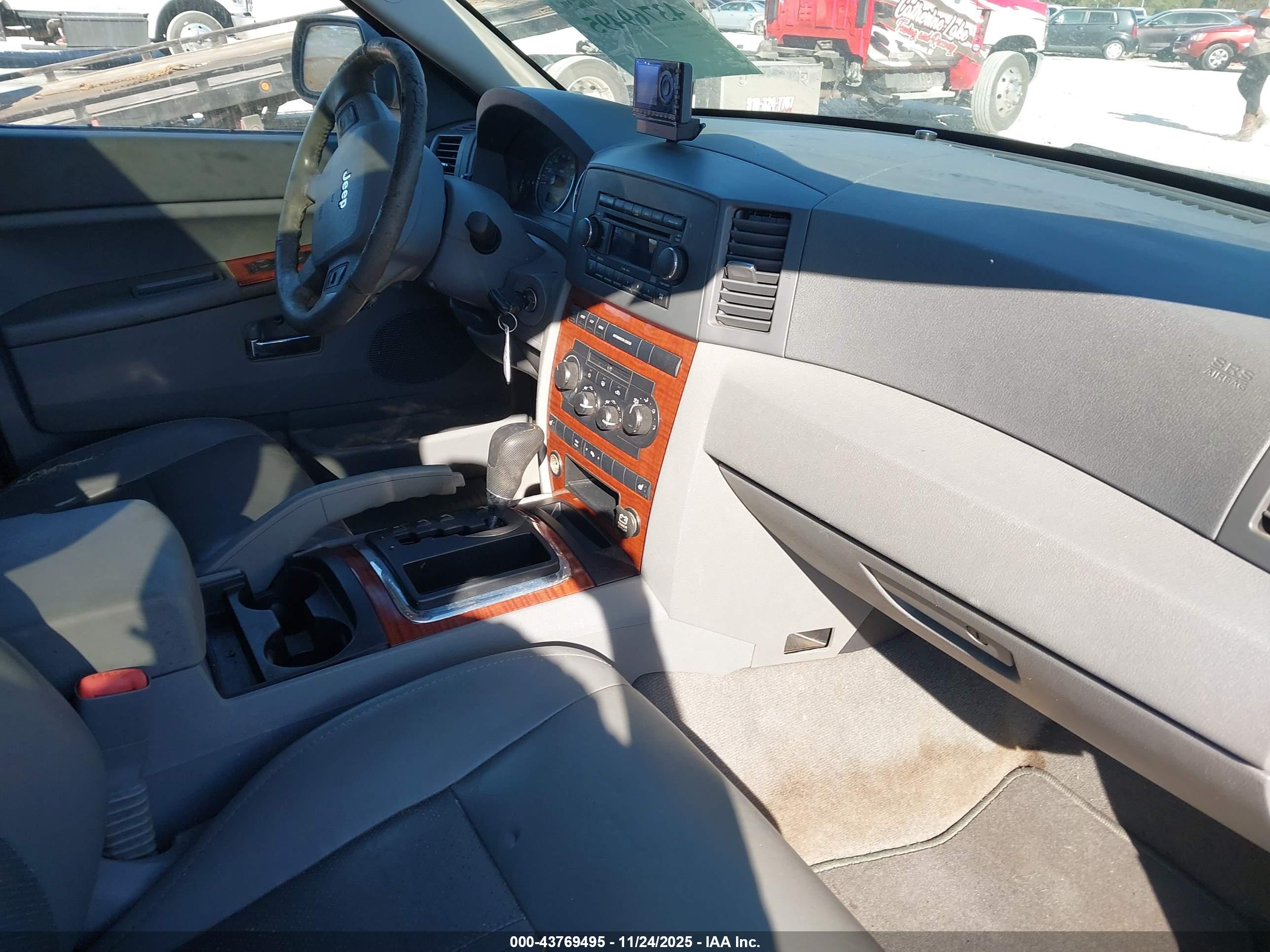 JEEP GRAND image 5