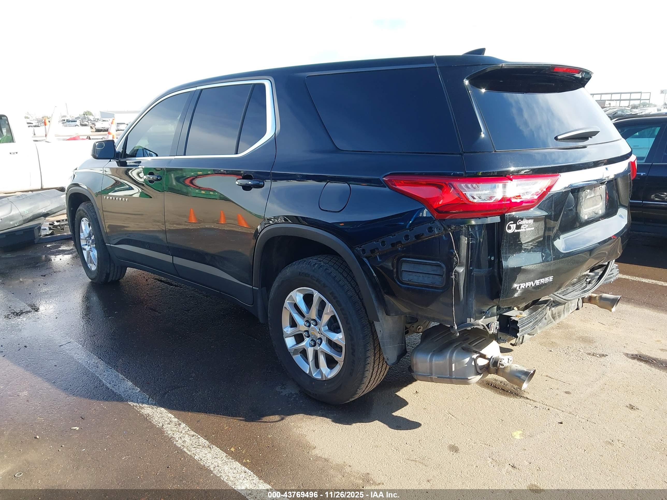 CHEVROLET TRAVERSE image 3