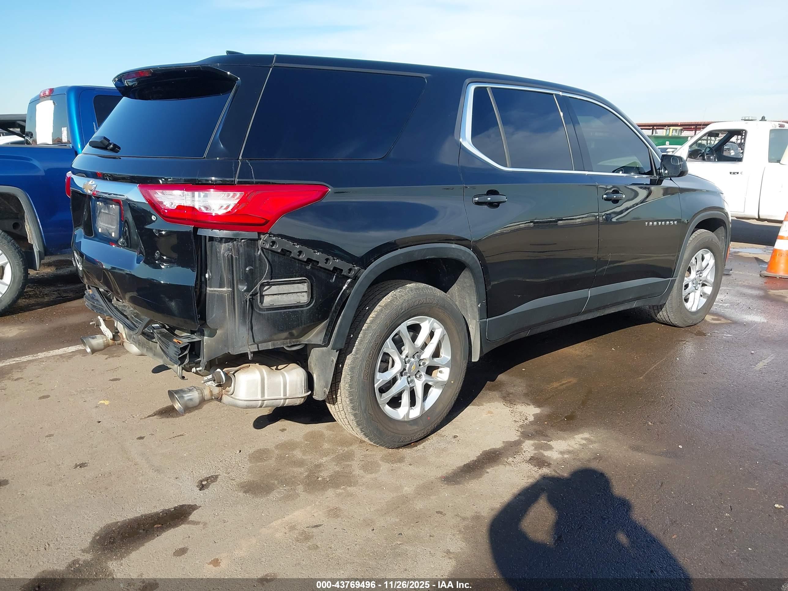 CHEVROLET TRAVERSE image 4