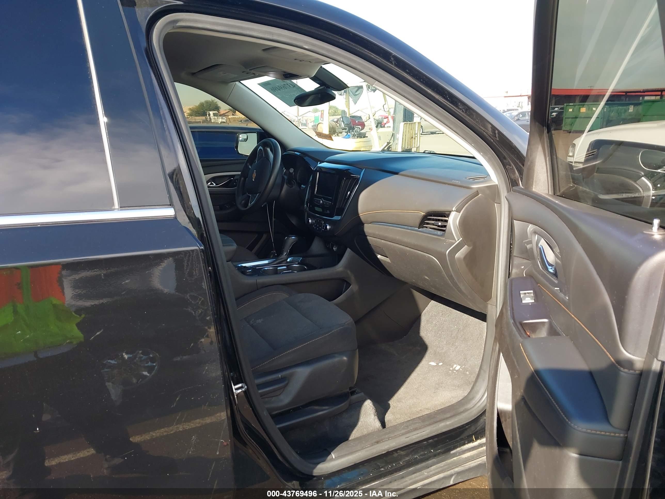 CHEVROLET TRAVERSE image 5