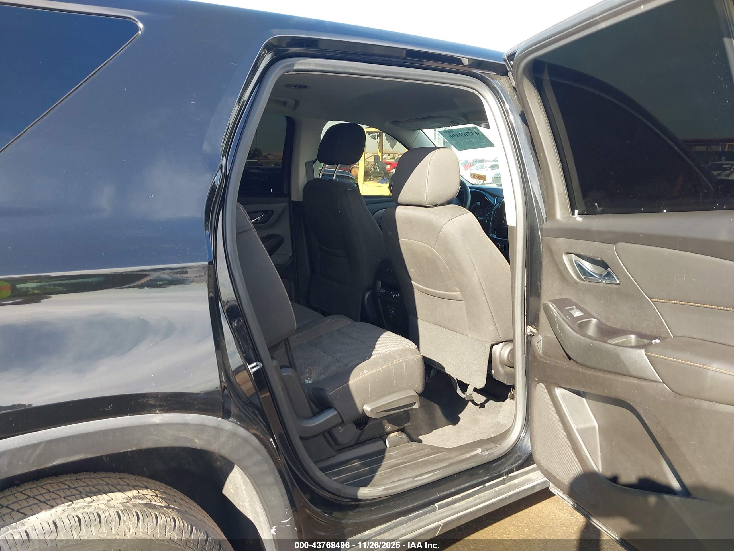 CHEVROLET TRAVERSE image 8