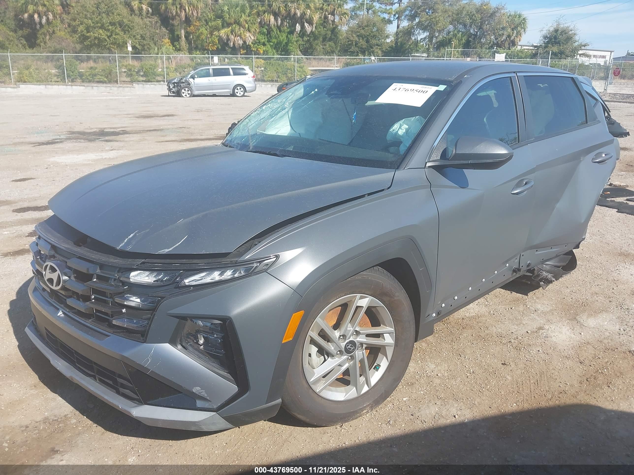 HYUNDAI TUCSON image 2
