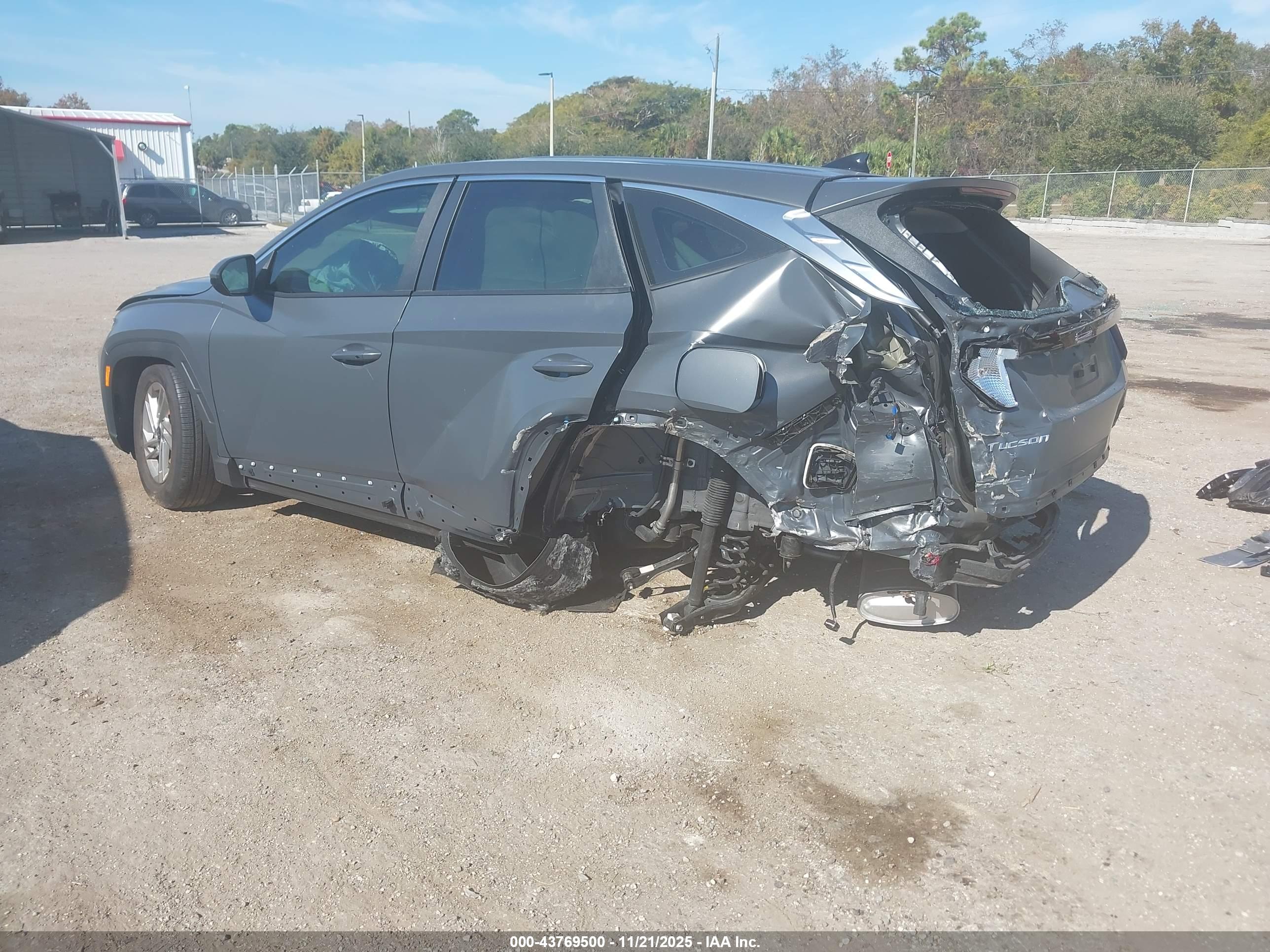 HYUNDAI TUCSON image 3