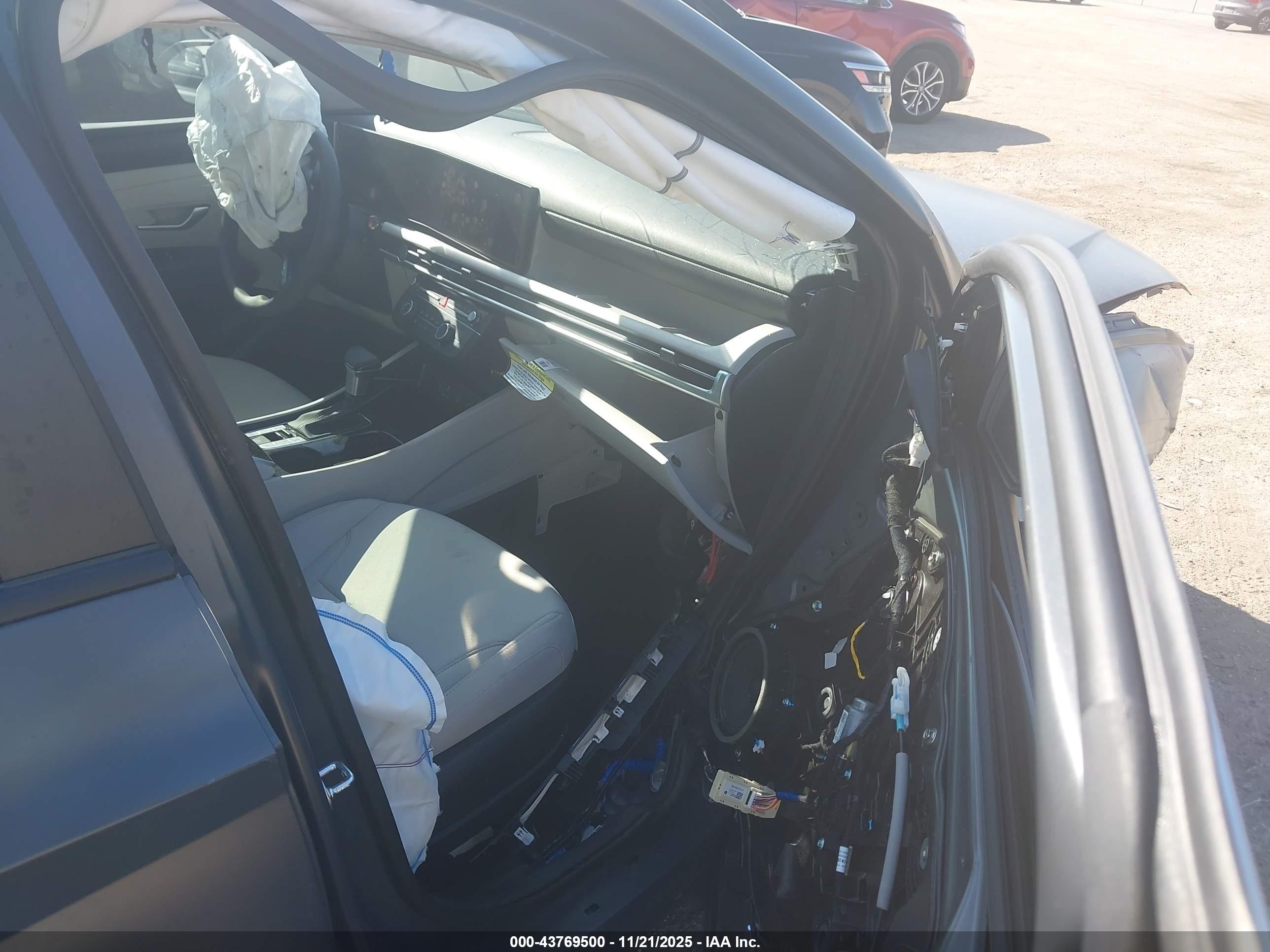 HYUNDAI TUCSON image 5