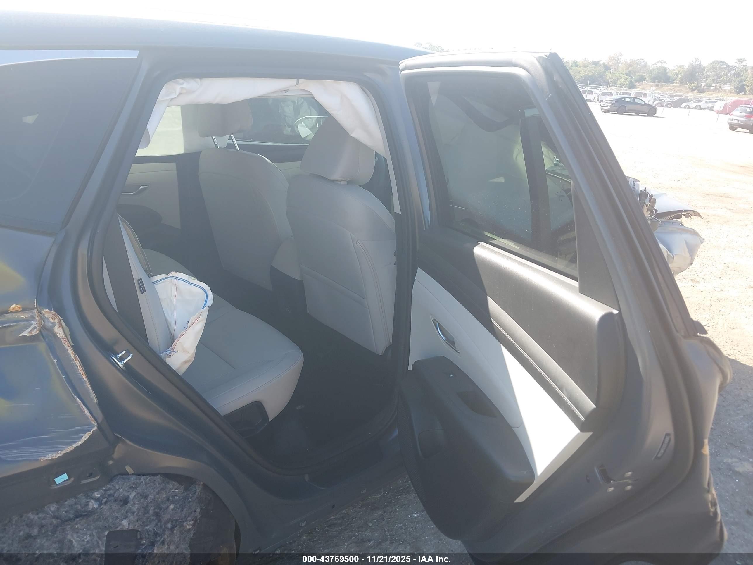 HYUNDAI TUCSON image 8