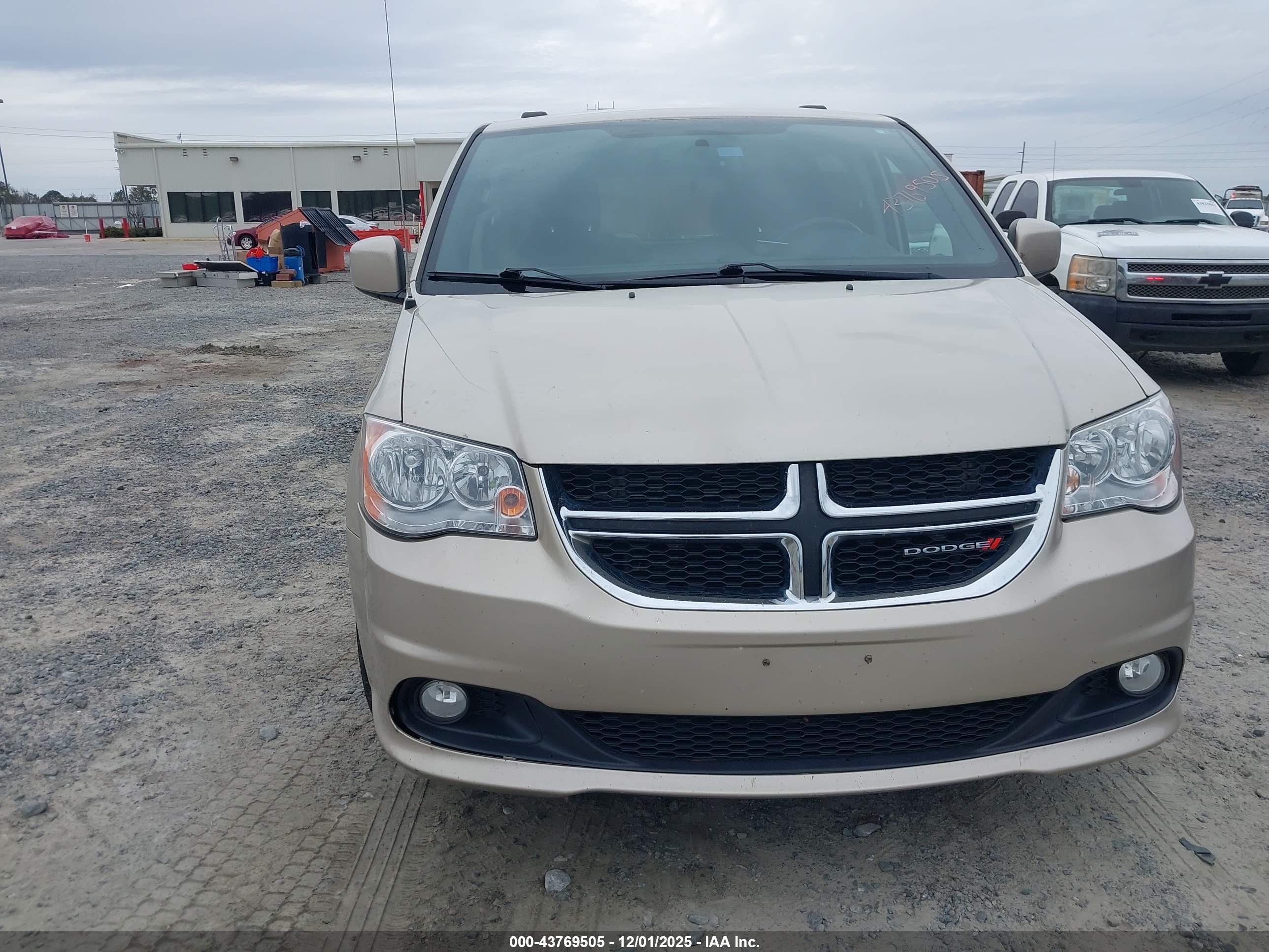 DODGE GRAND image 6