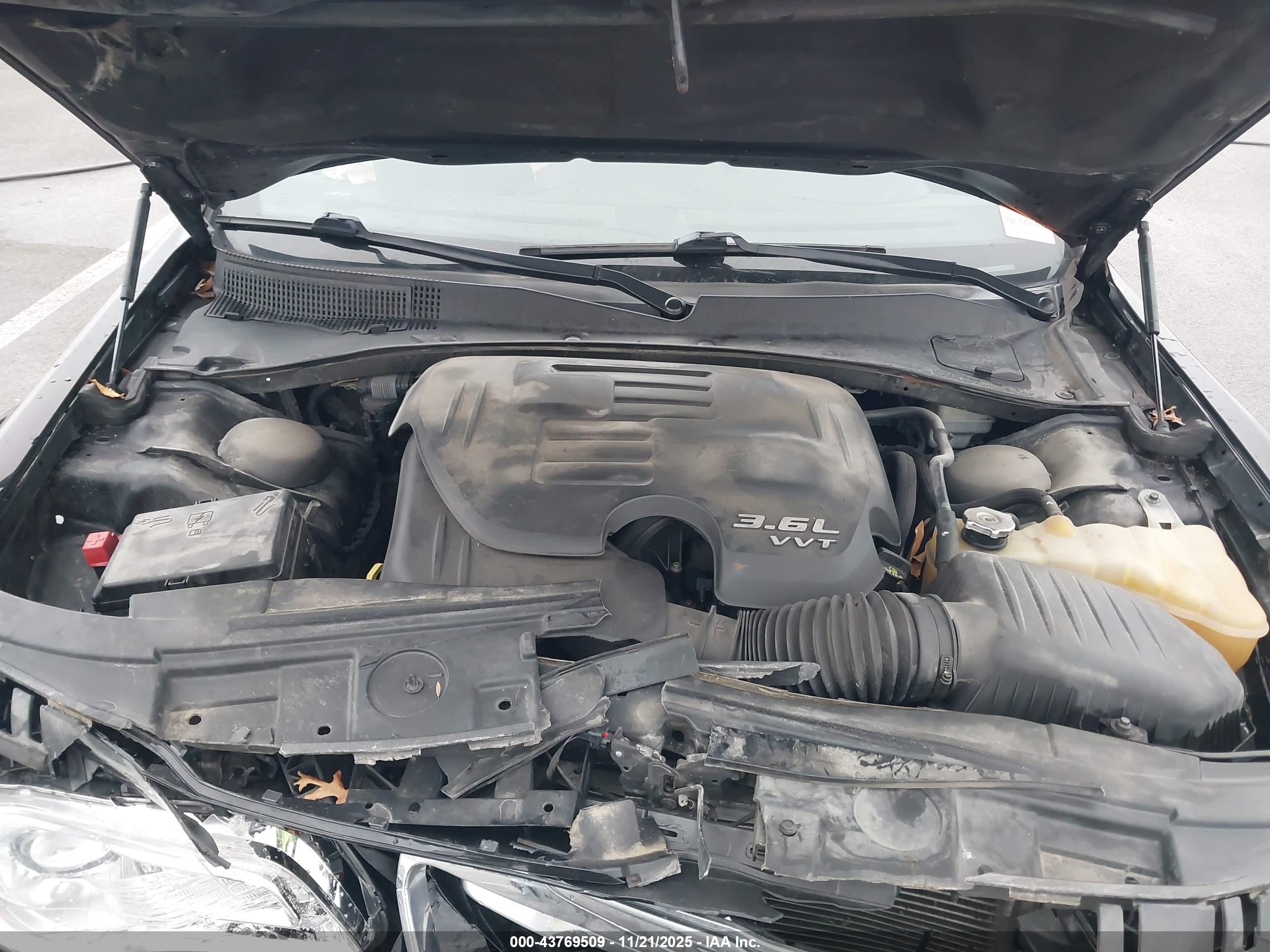 CHRYSLER 300 image 10