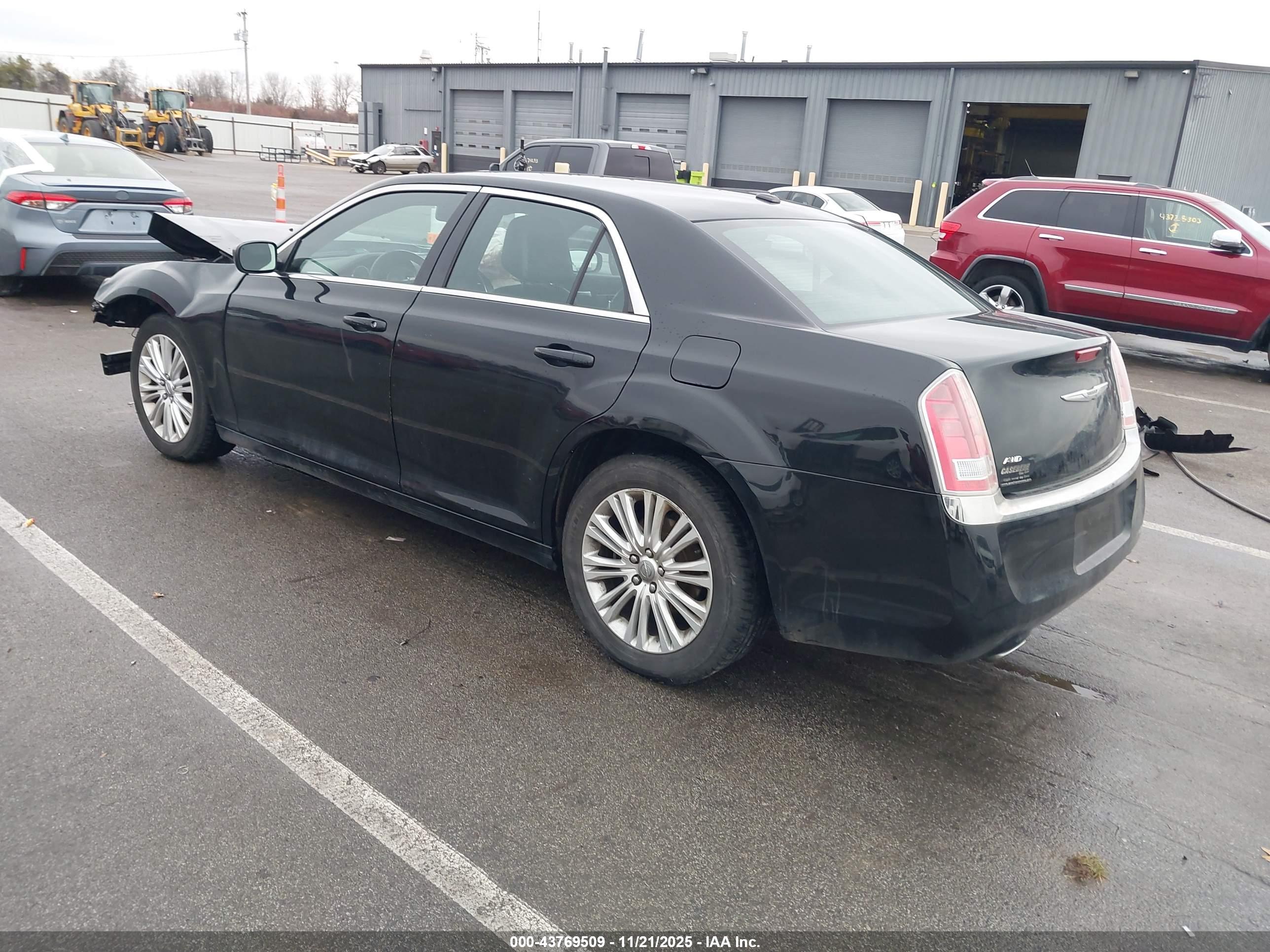 CHRYSLER 300 image 3