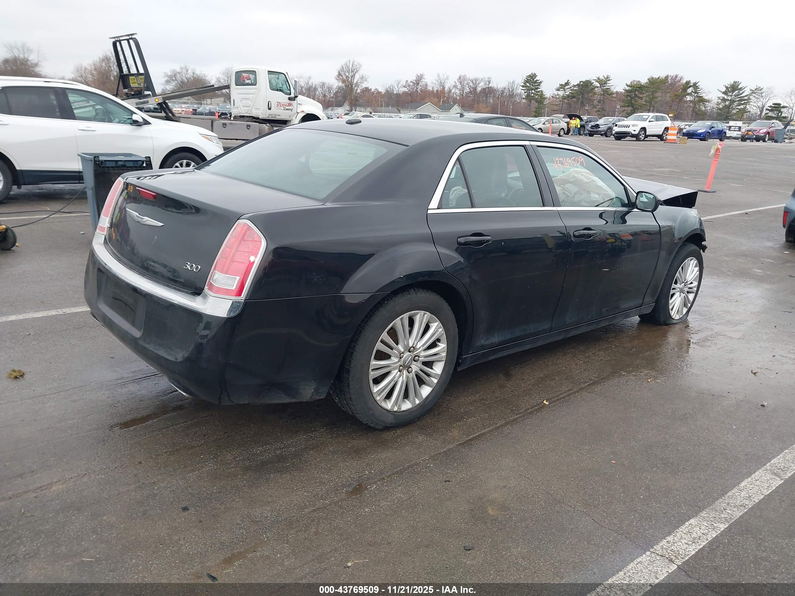 CHRYSLER 300 image 4