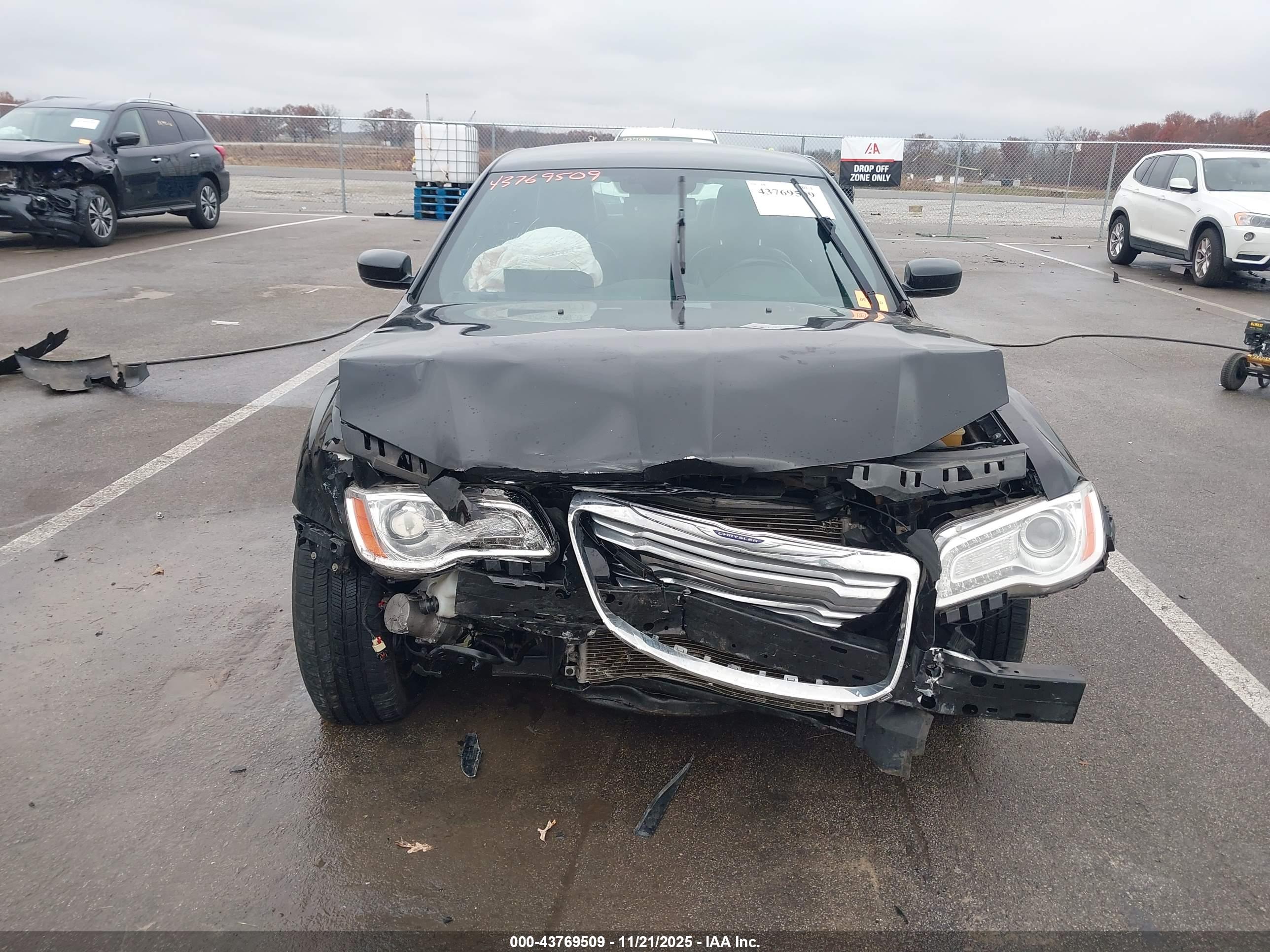 CHRYSLER 300 image 6