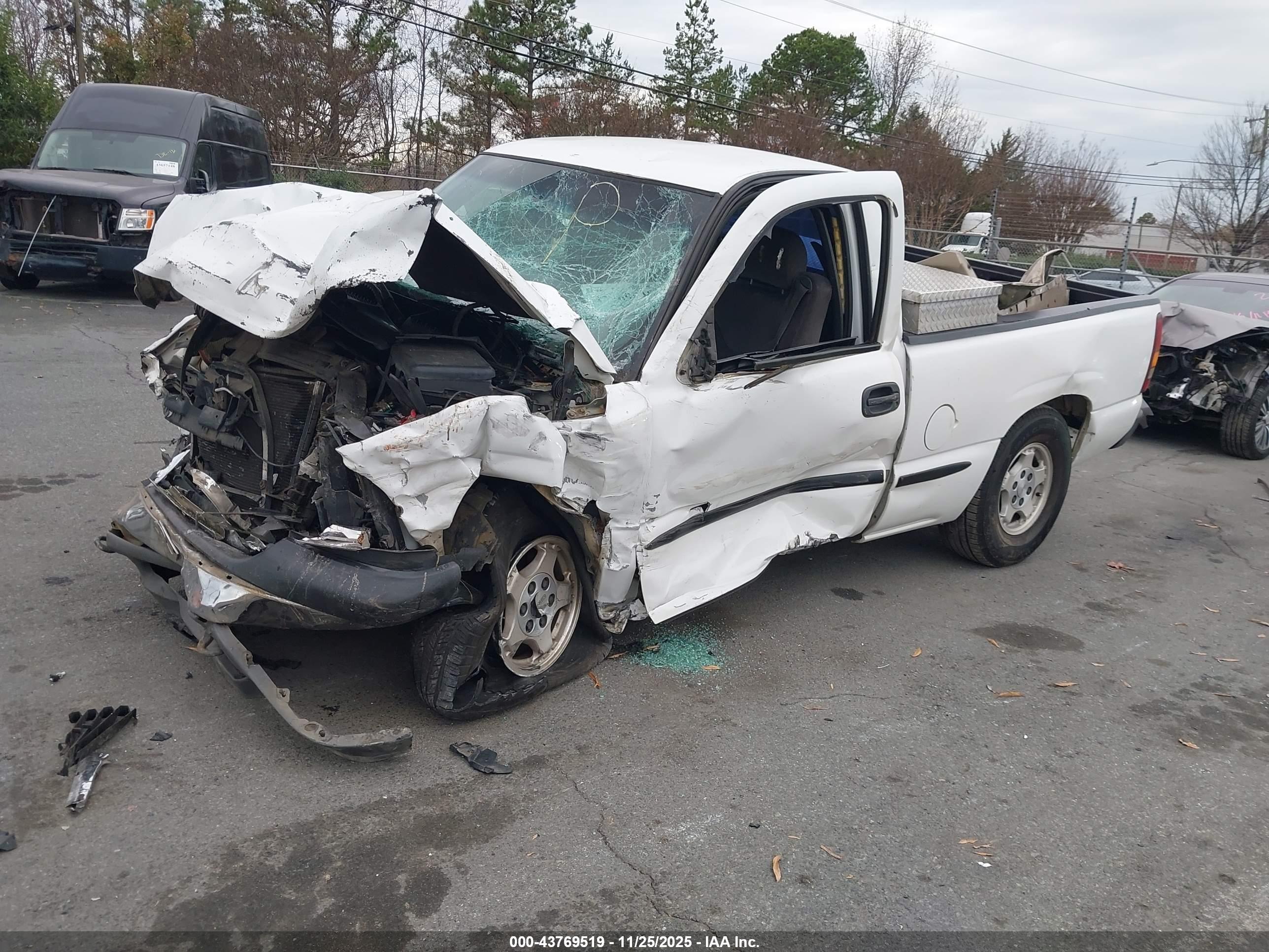 GMC SIERRA image 2