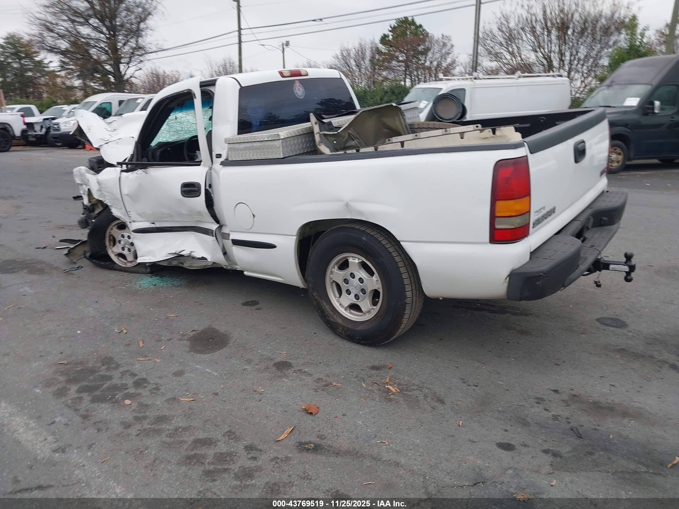 GMC SIERRA image 3