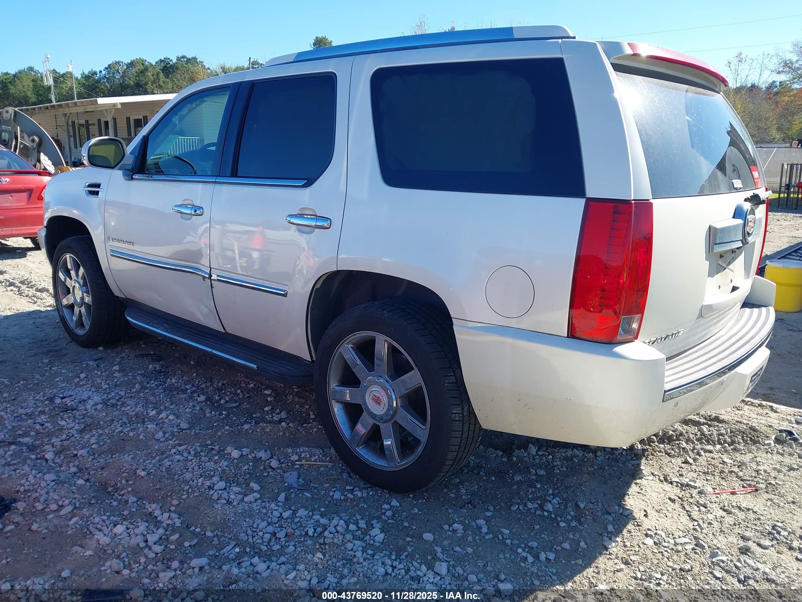 CADILLAC ESCALADE image 3