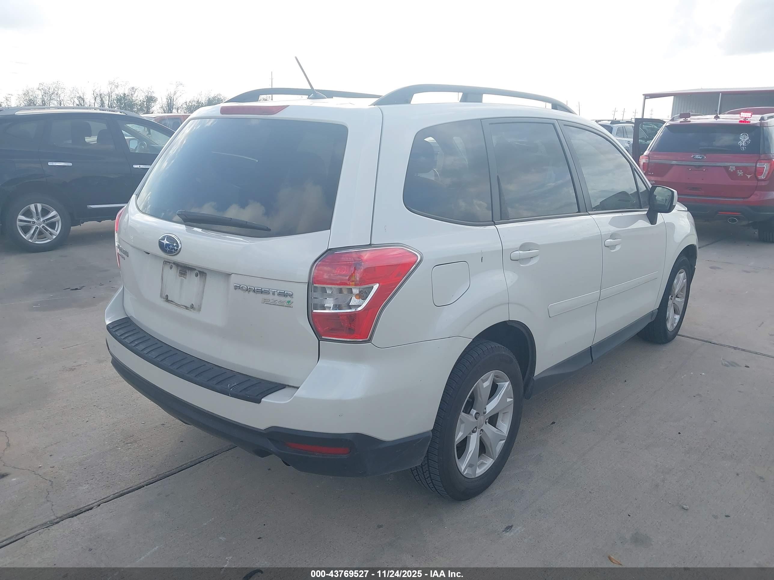 SUBARU FORESTER image 4