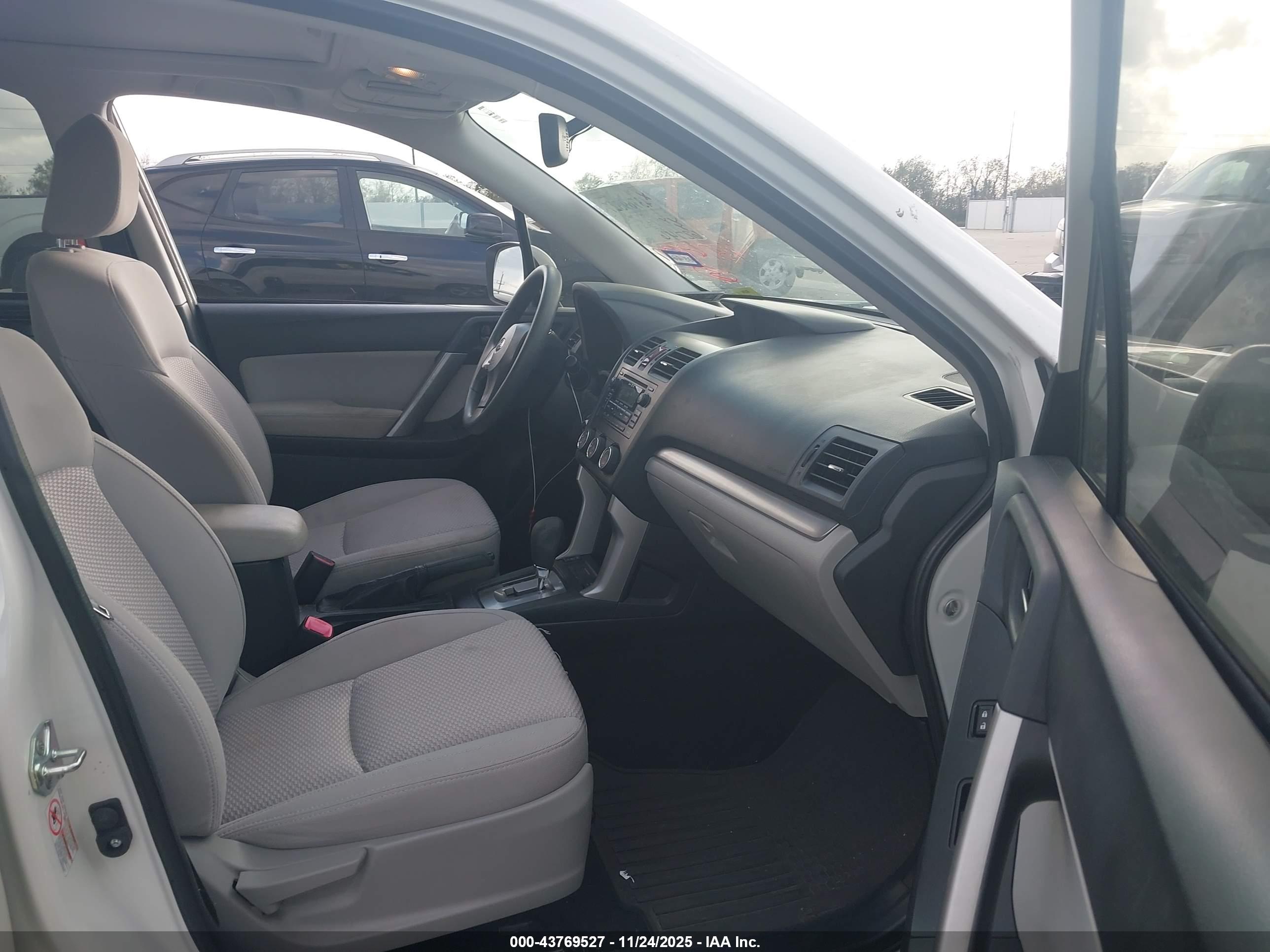 SUBARU FORESTER image 5