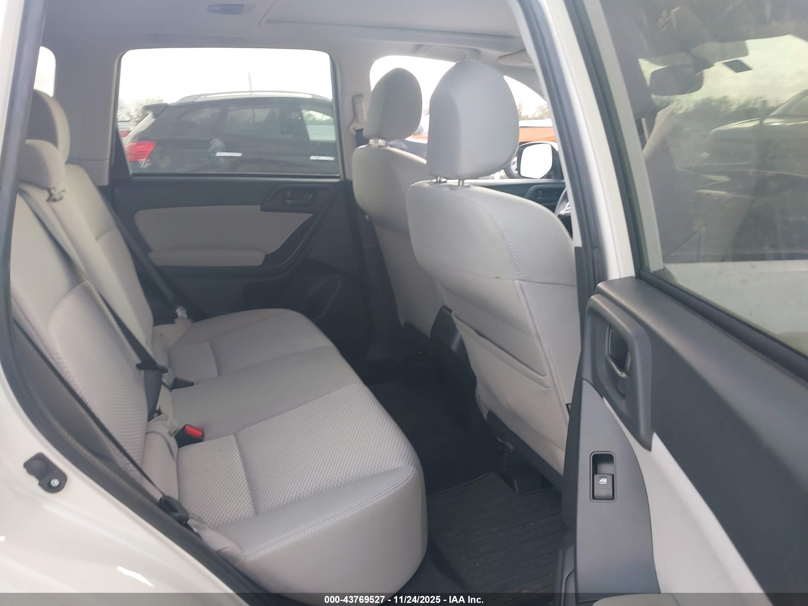 SUBARU FORESTER image 8