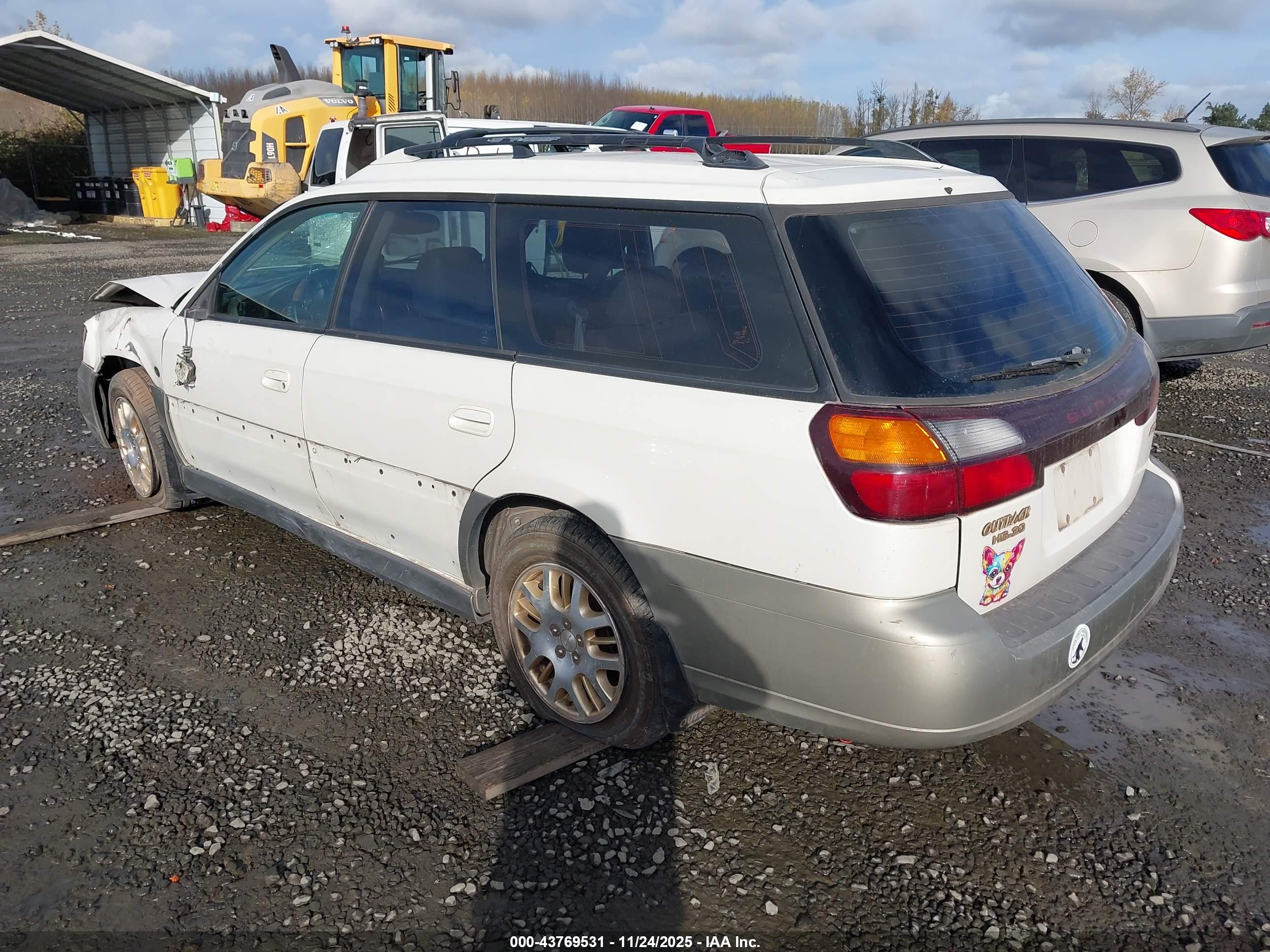 SUBARU OUTBACK image 3