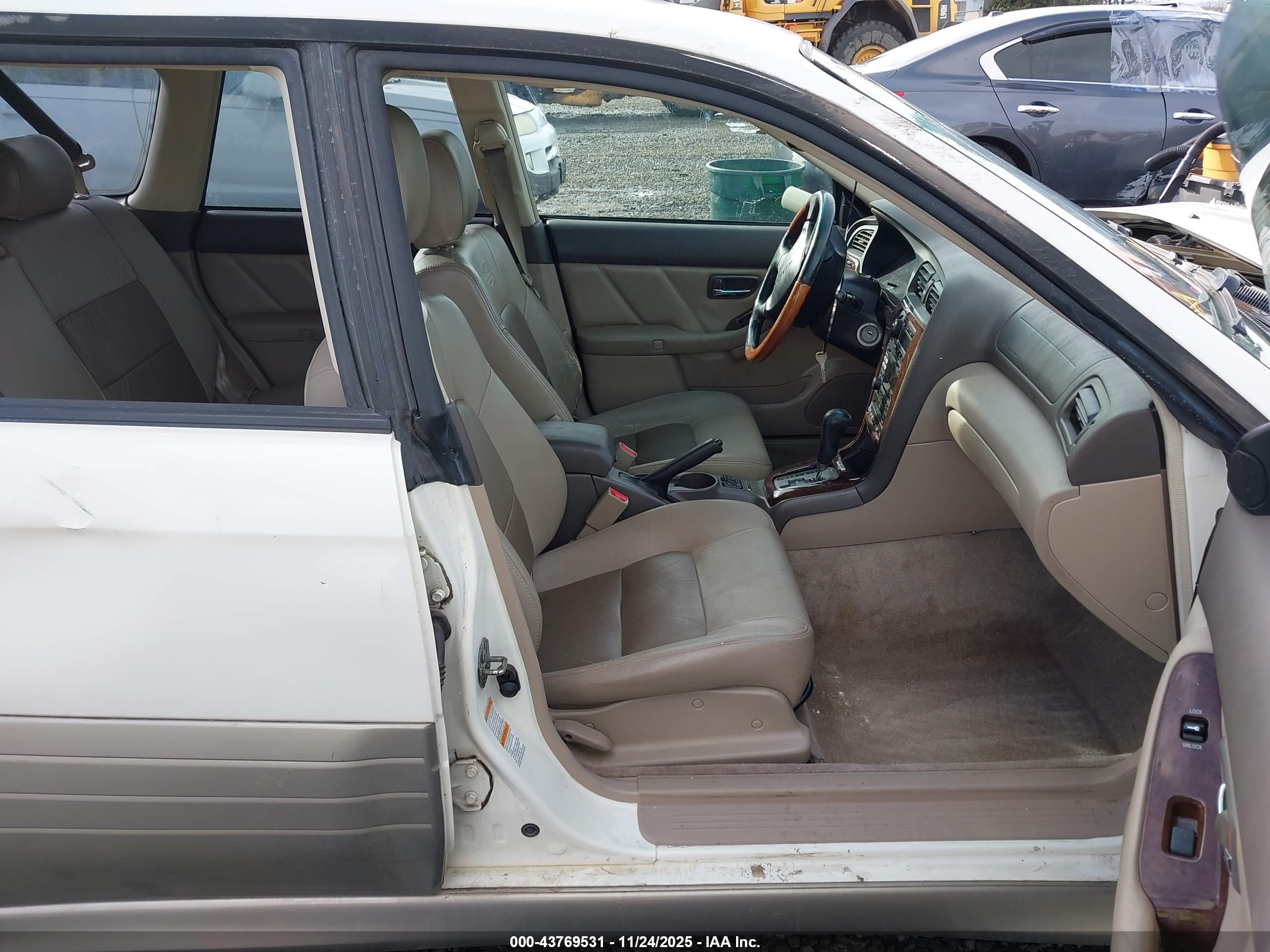 SUBARU OUTBACK image 5