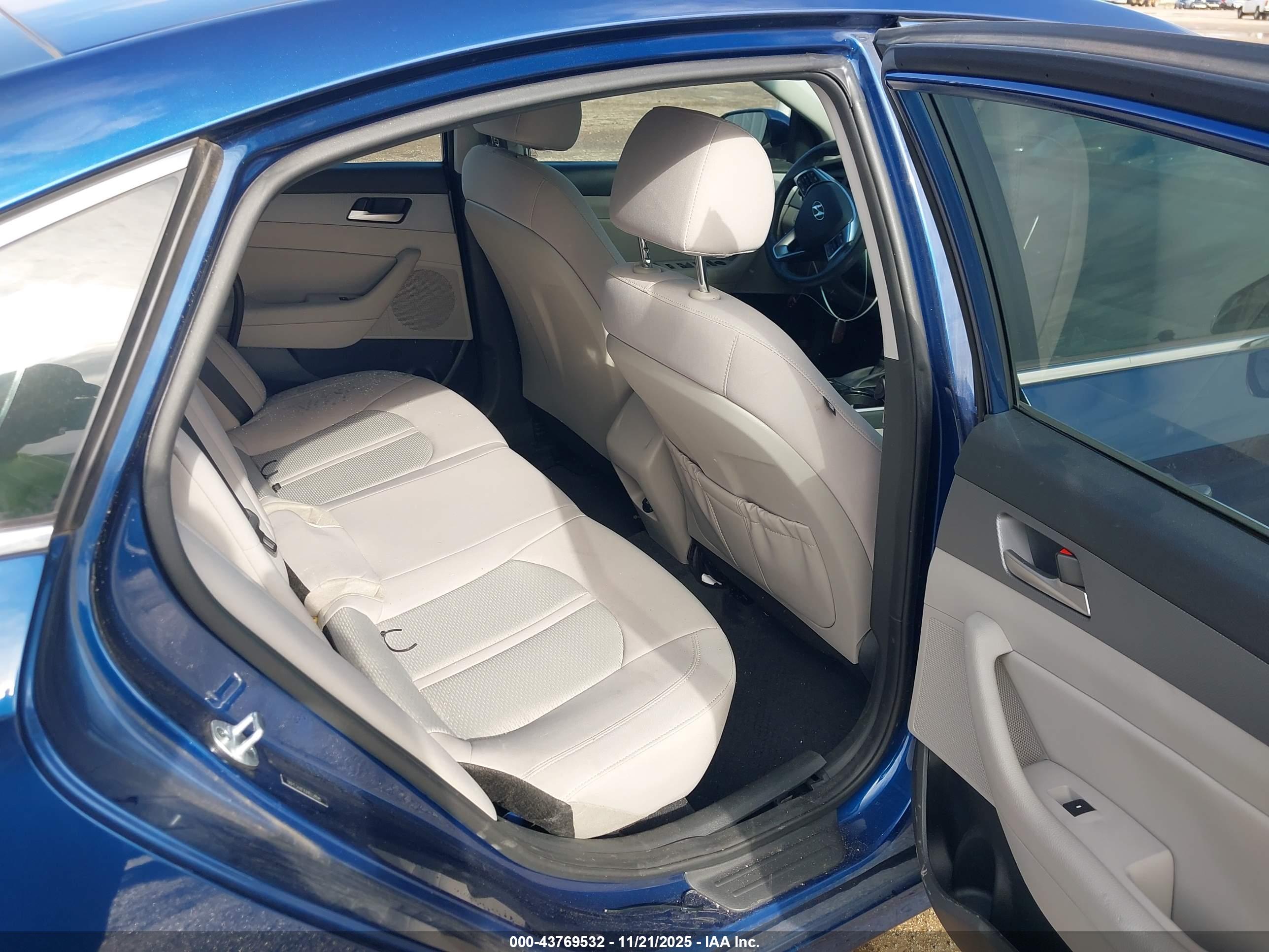 HYUNDAI SONATA image 8