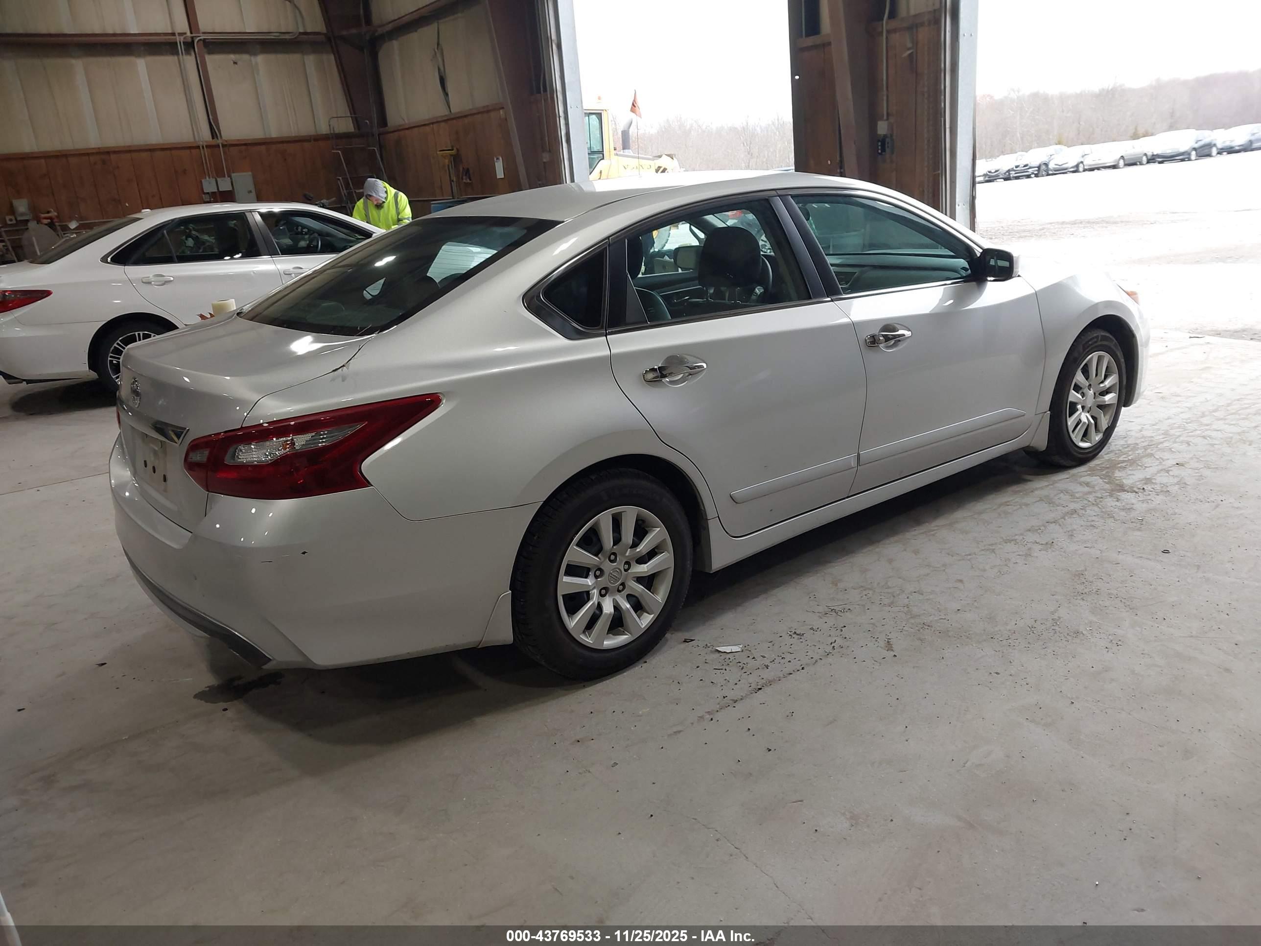 NISSAN ALTIMA image 4