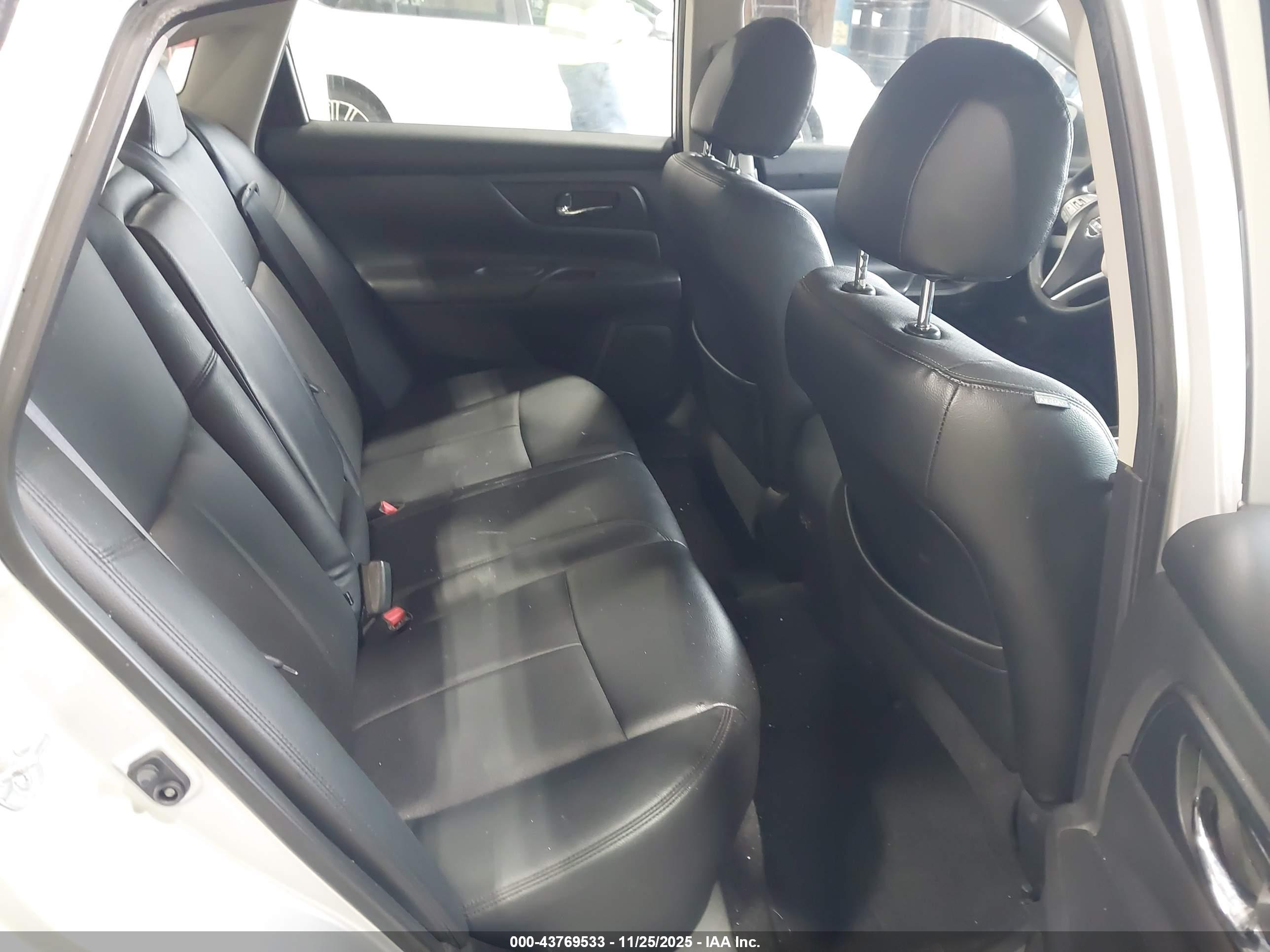 NISSAN ALTIMA image 8