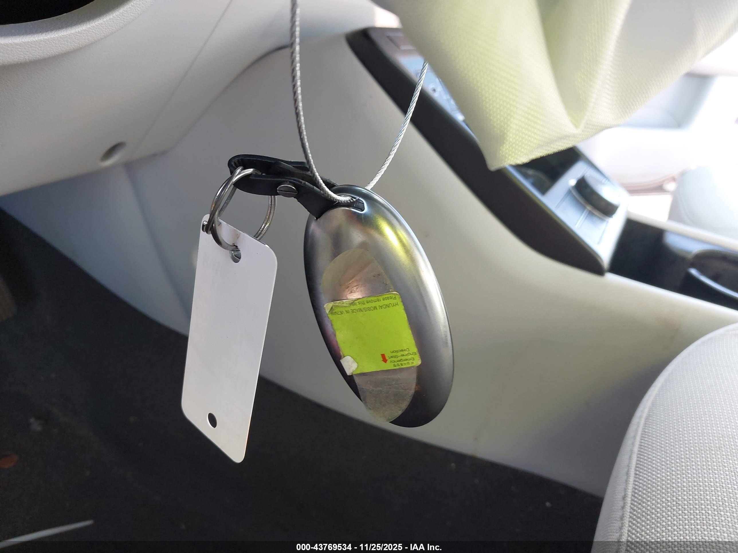 HYUNDAI KONA image 11