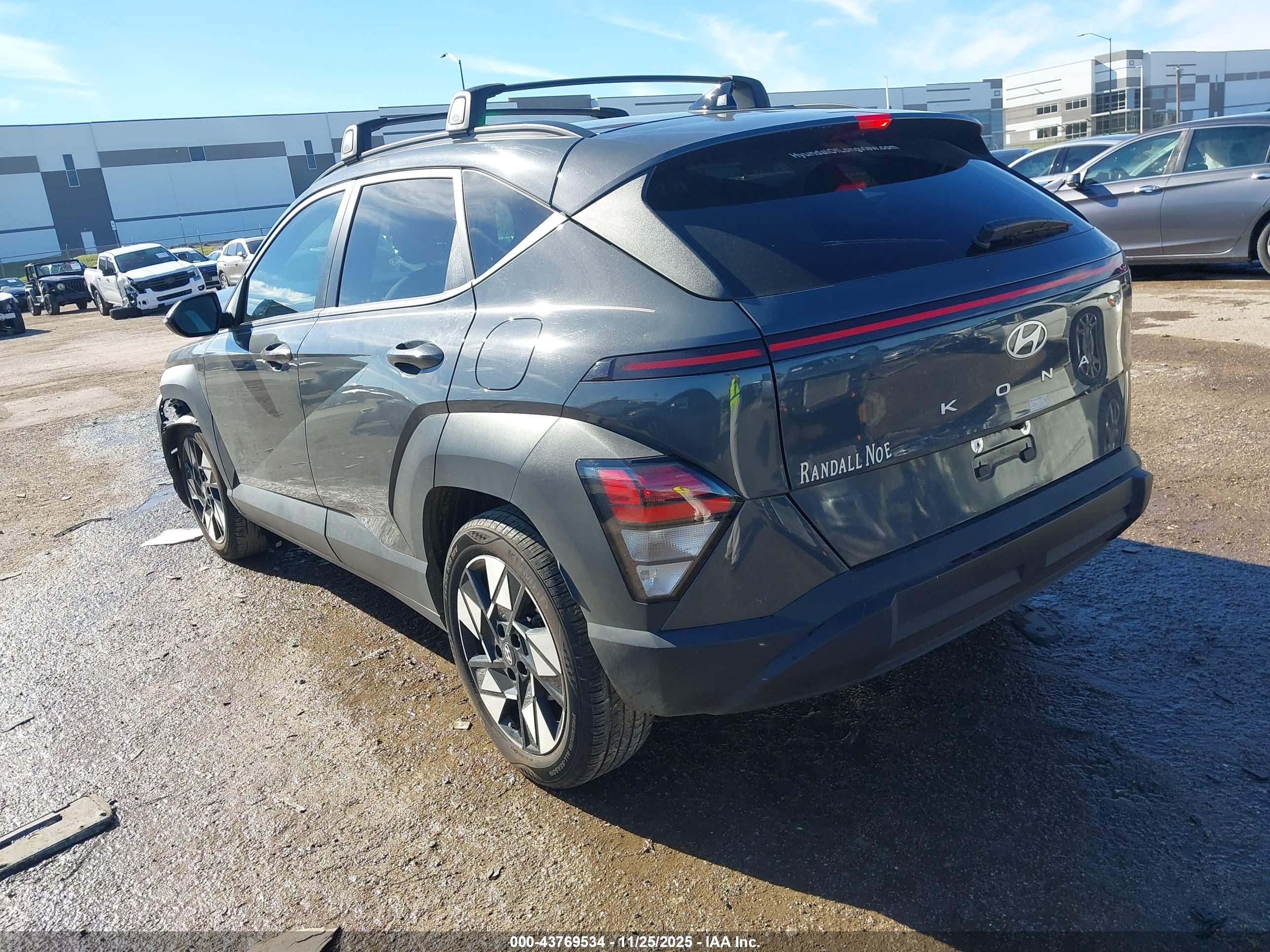 HYUNDAI KONA image 3