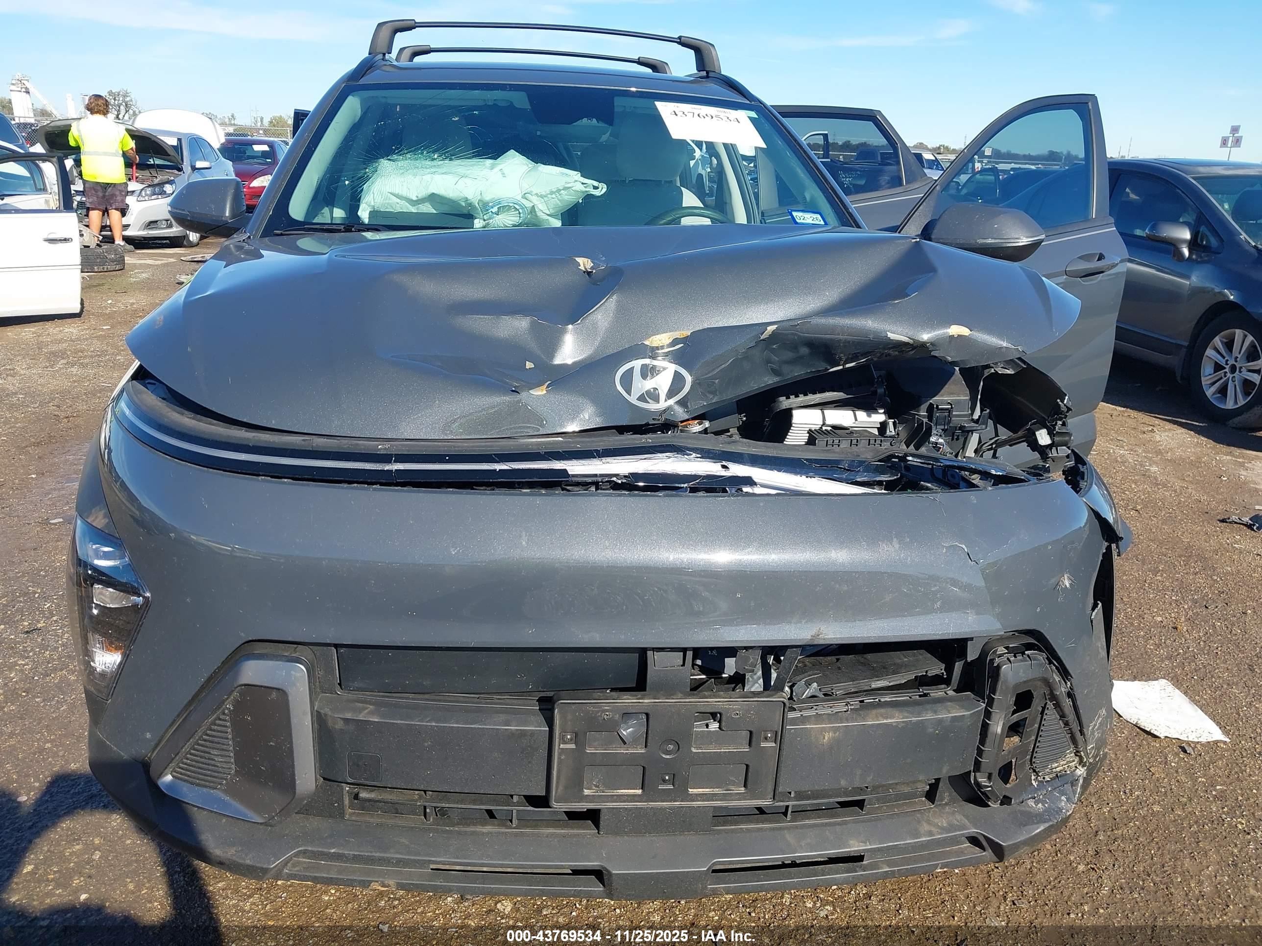 HYUNDAI KONA image 6