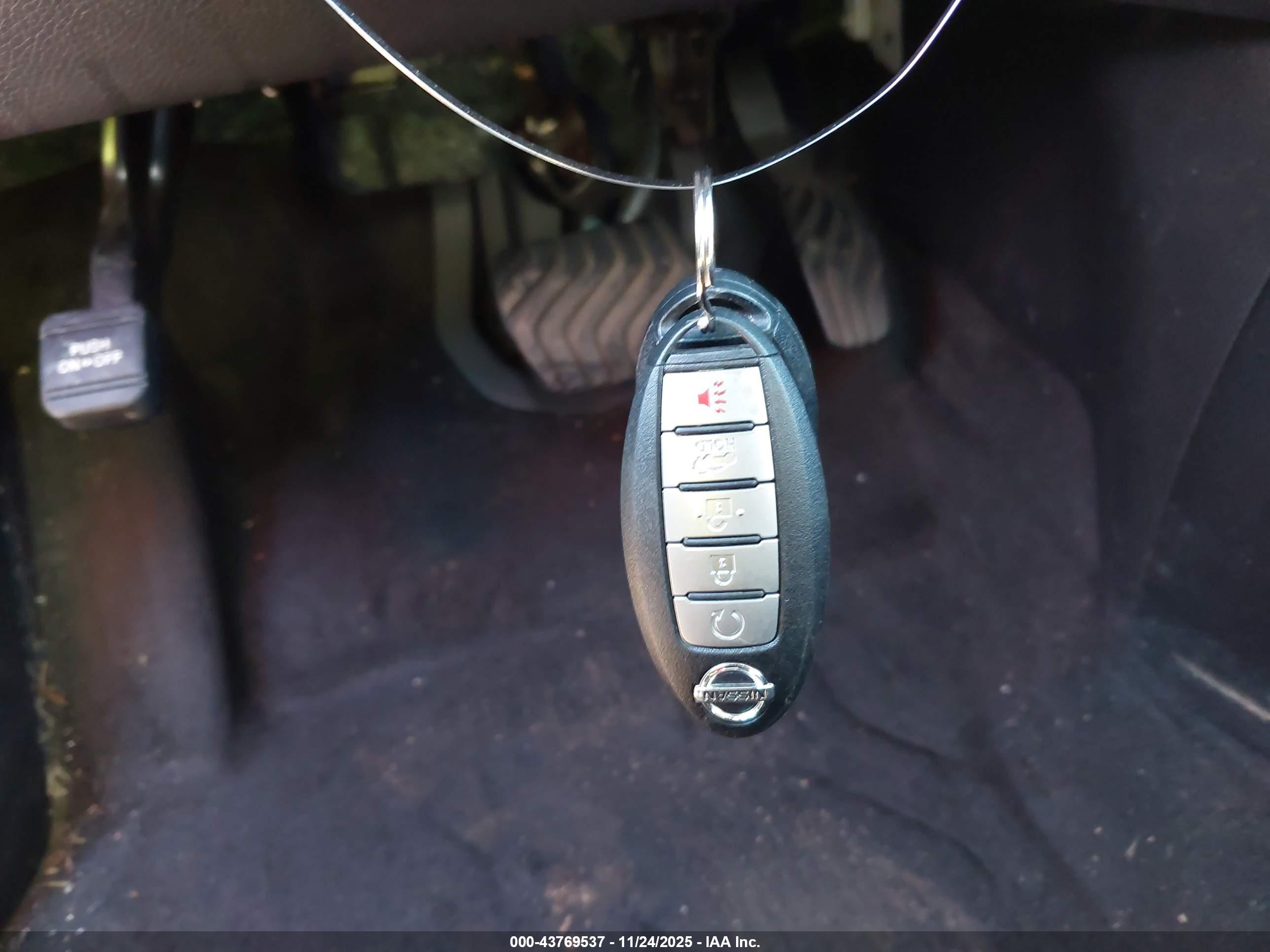 NISSAN ROGUE image 11