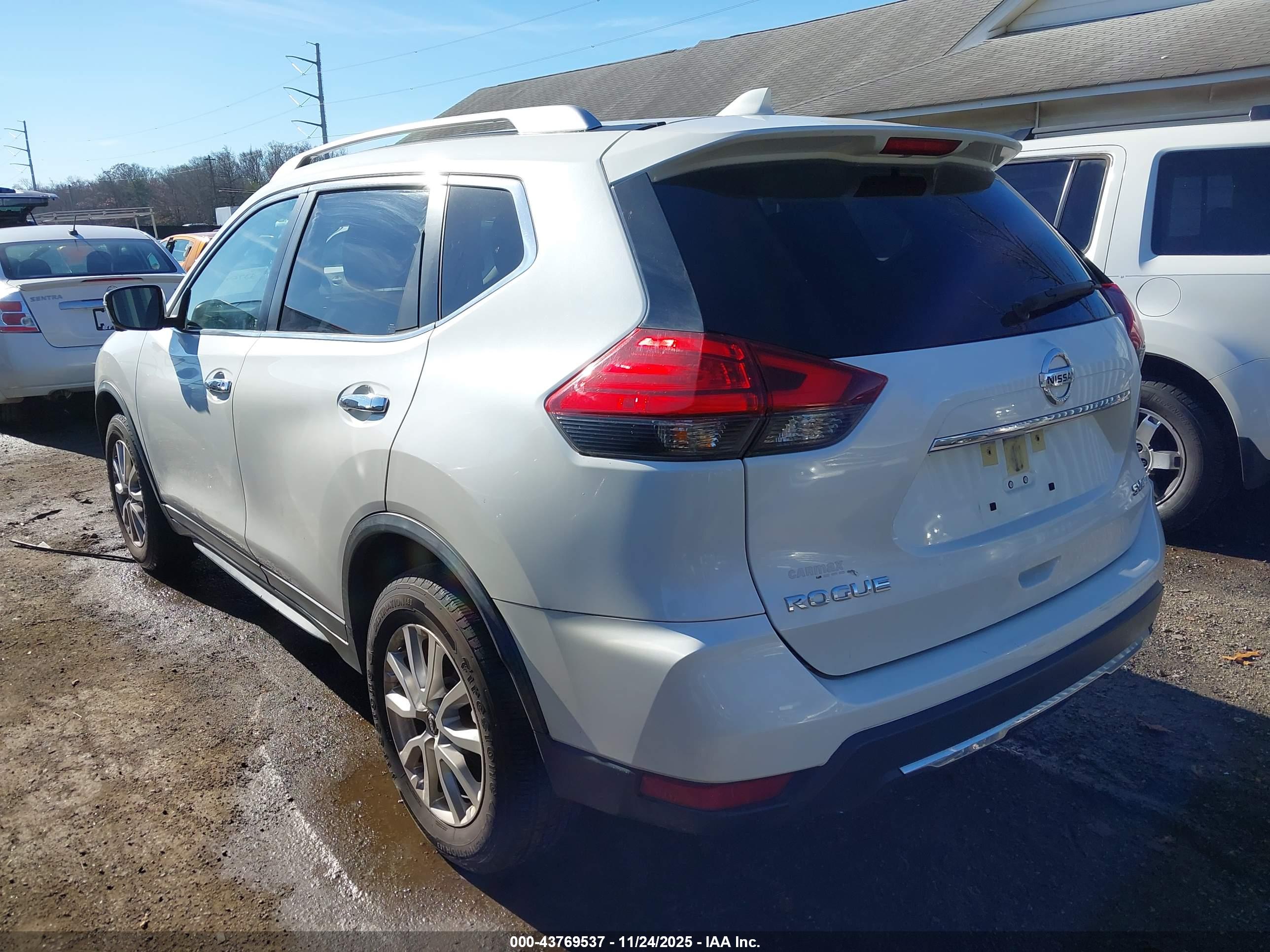 NISSAN ROGUE image 3