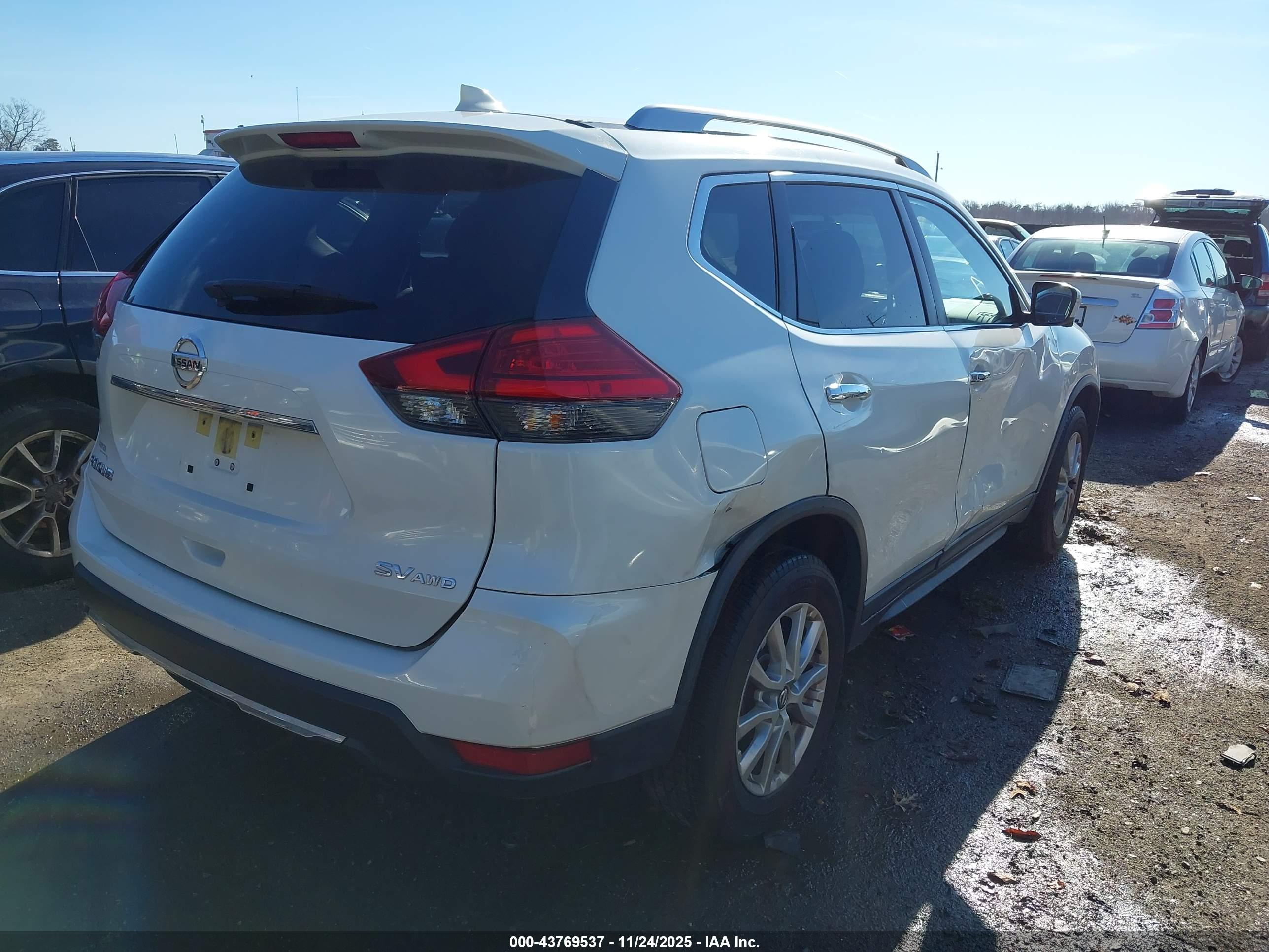 NISSAN ROGUE image 4