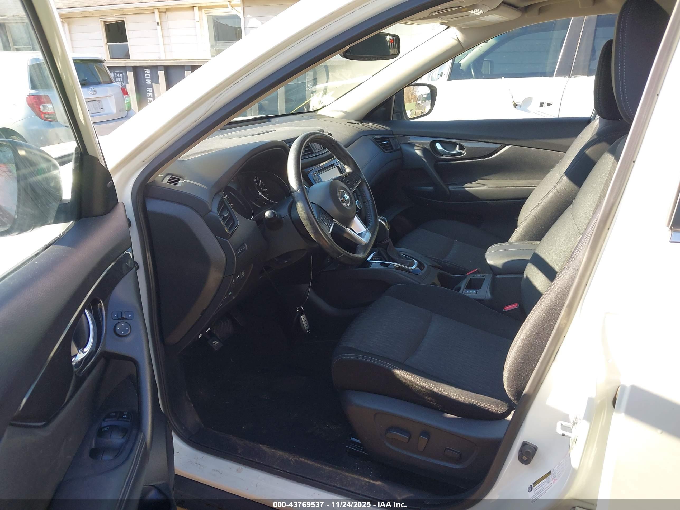 NISSAN ROGUE image 5