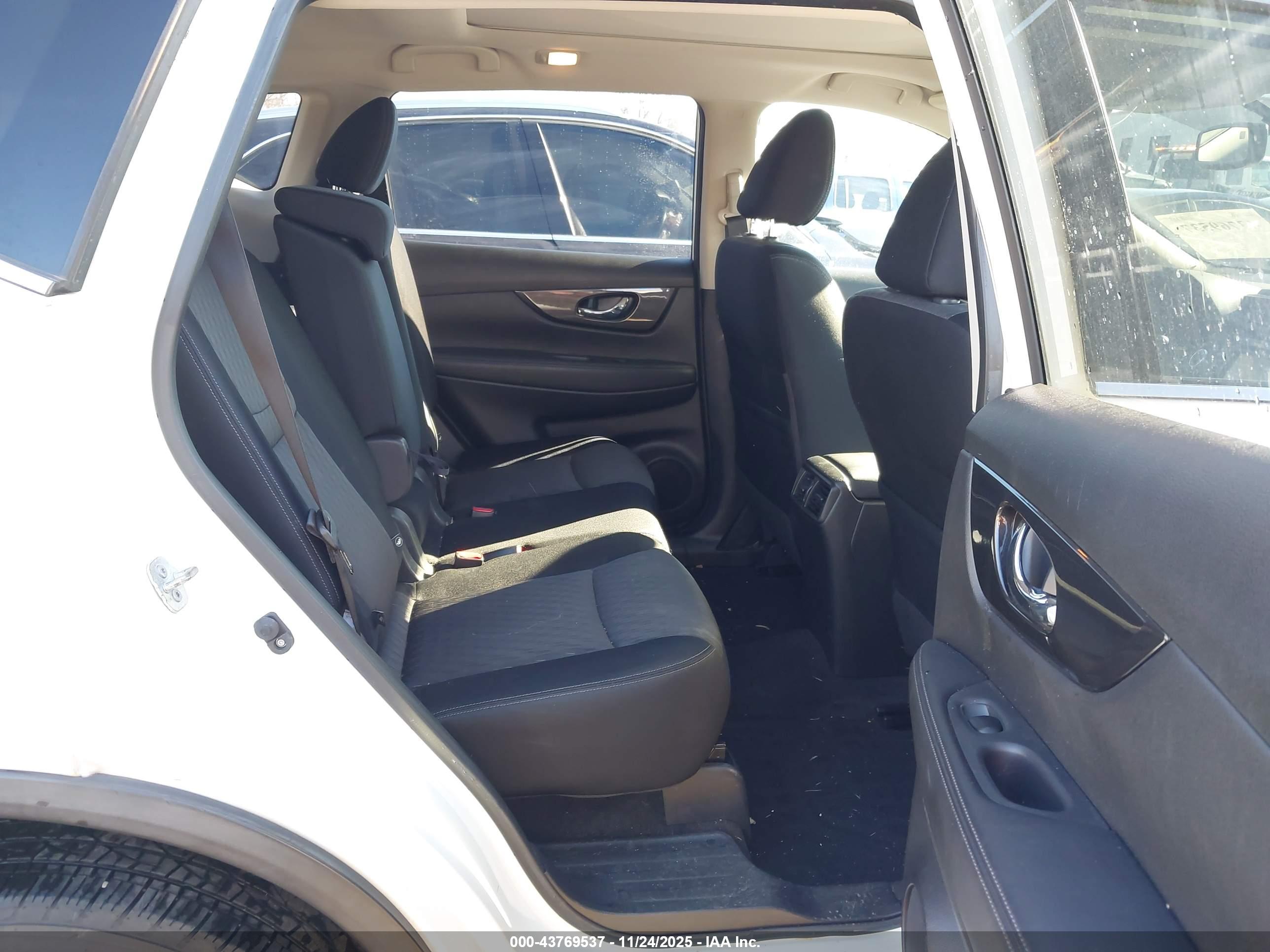 NISSAN ROGUE image 8