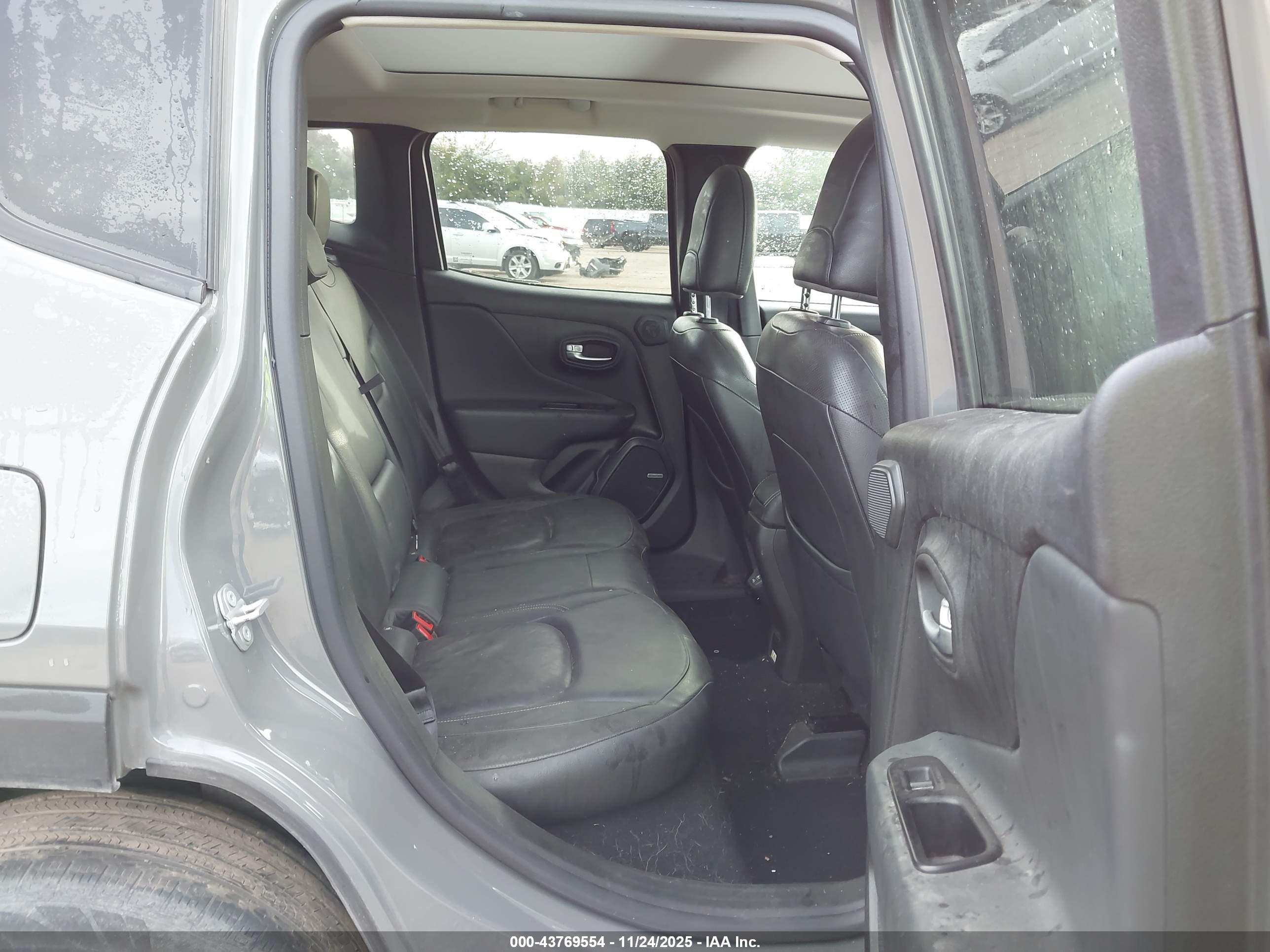 JEEP RENEGADE image 8