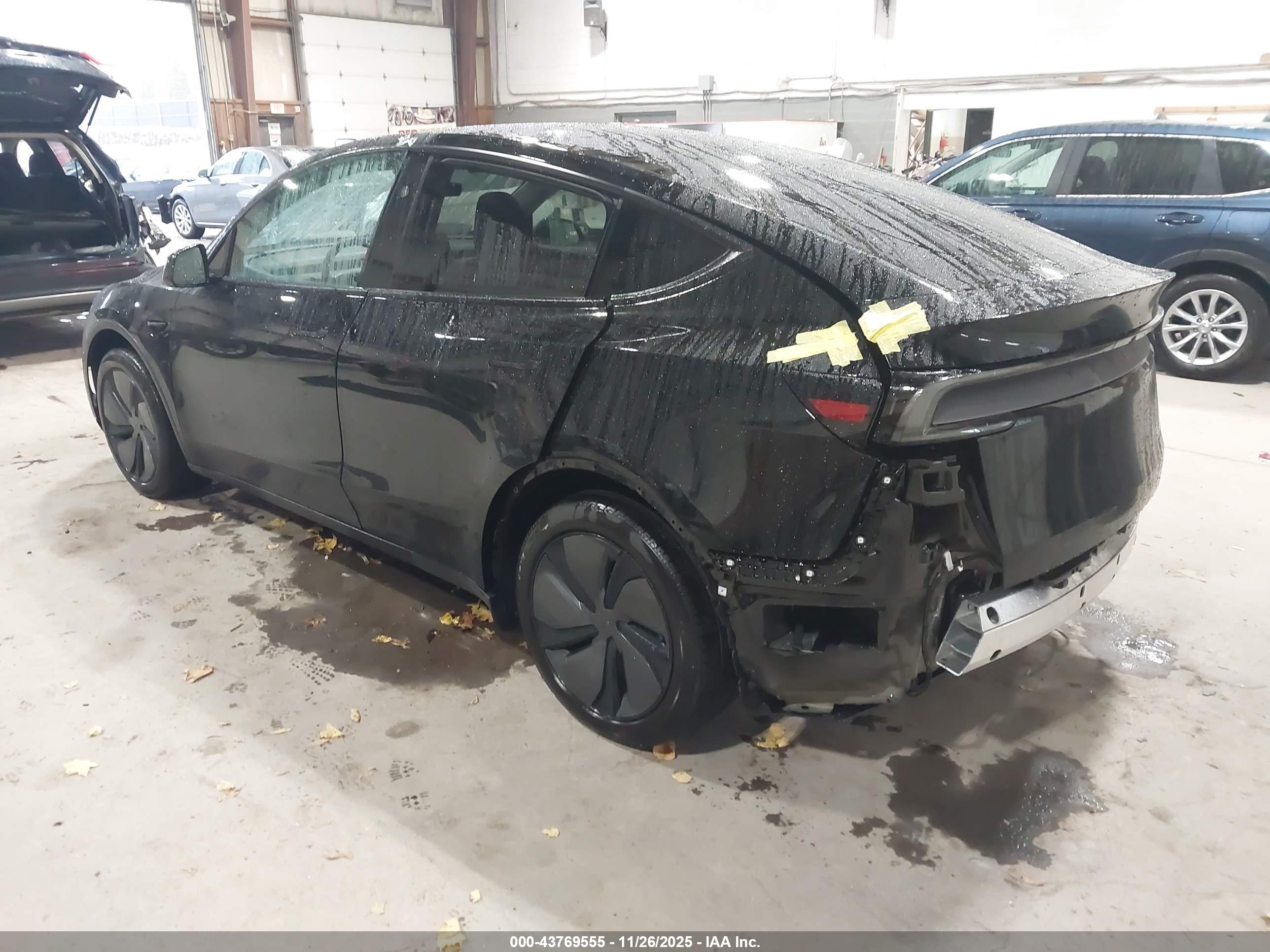 TESLA MODEL image 3