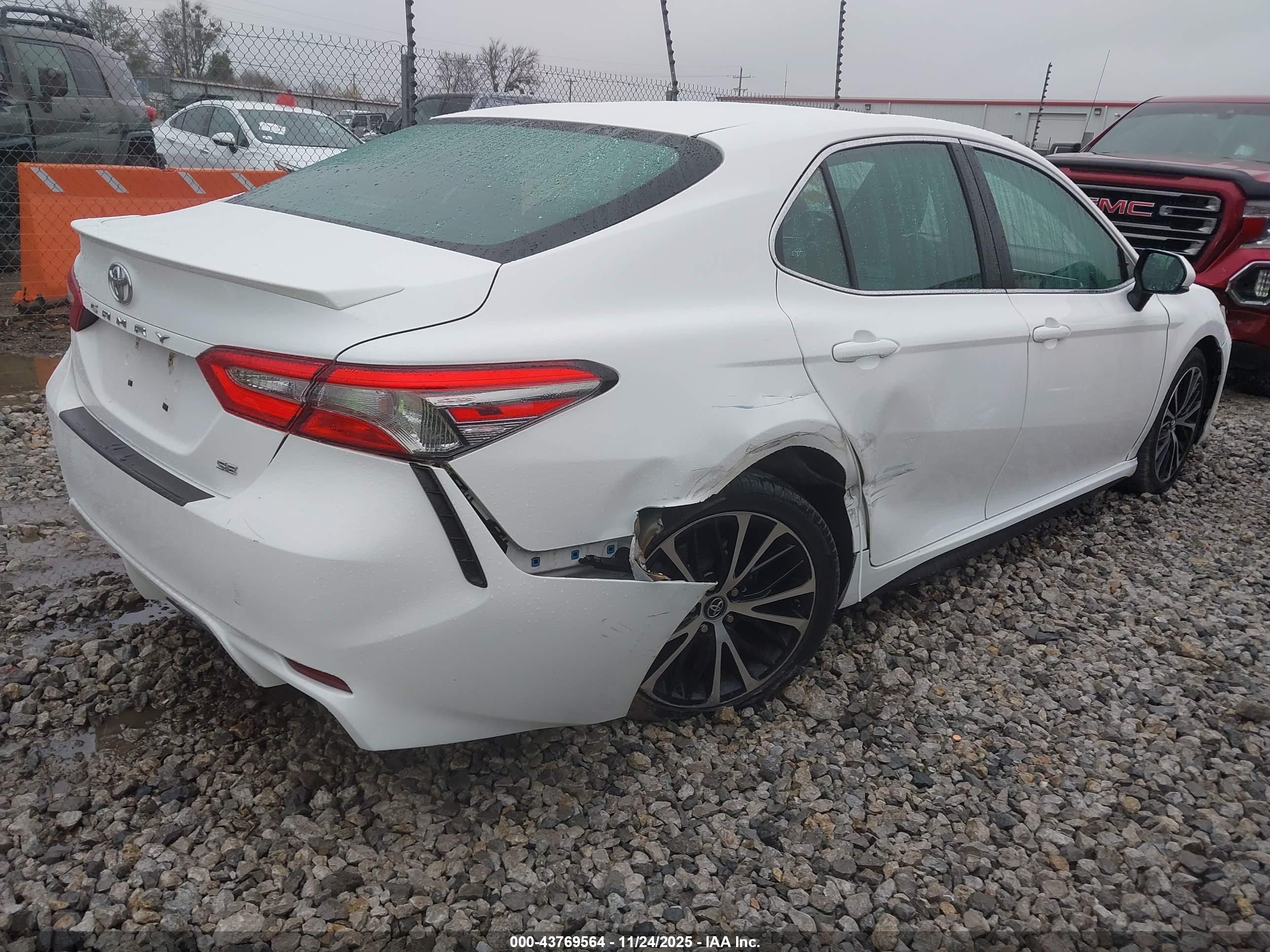 TOYOTA CAMRY image 4