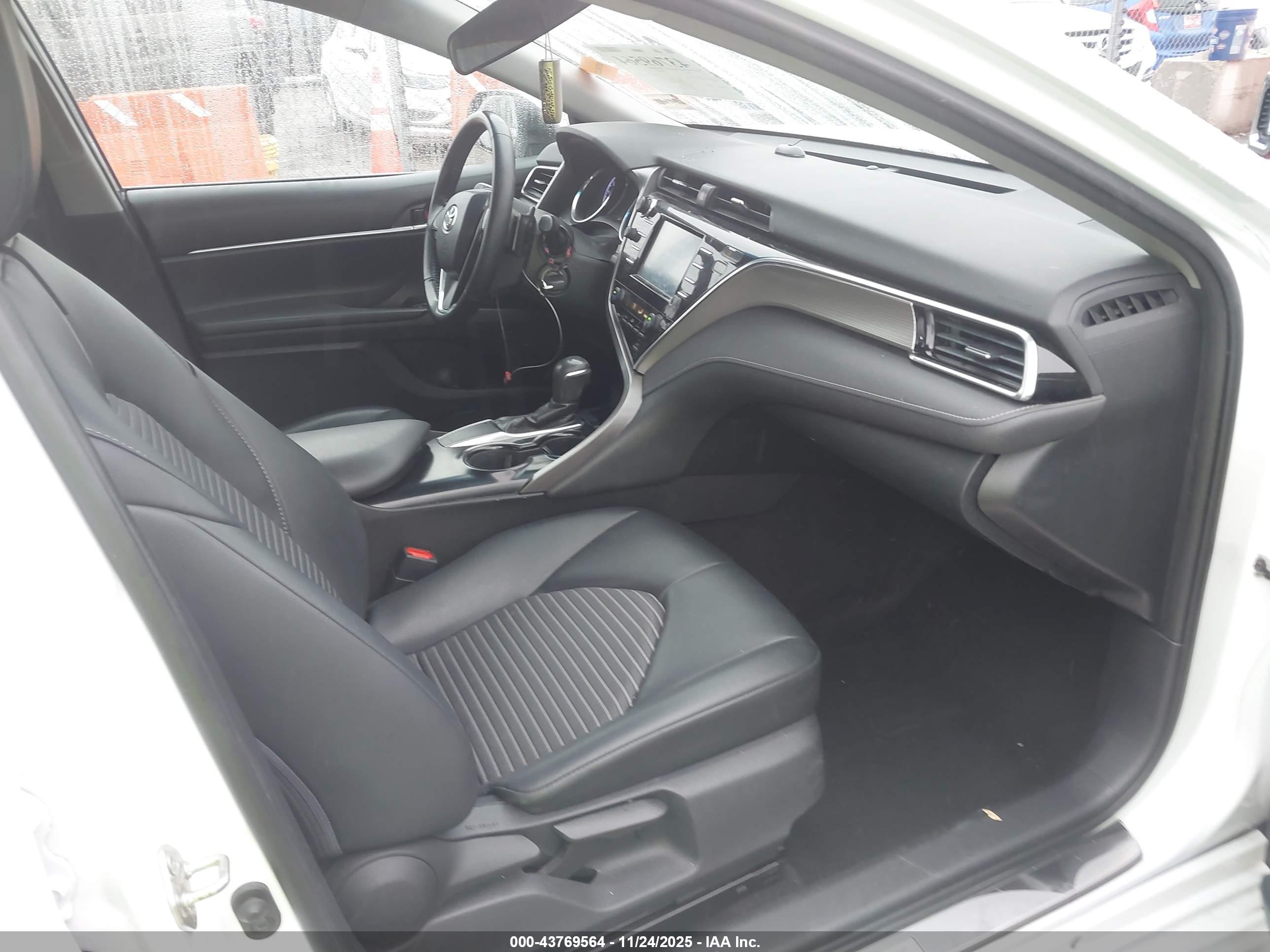 TOYOTA CAMRY image 5