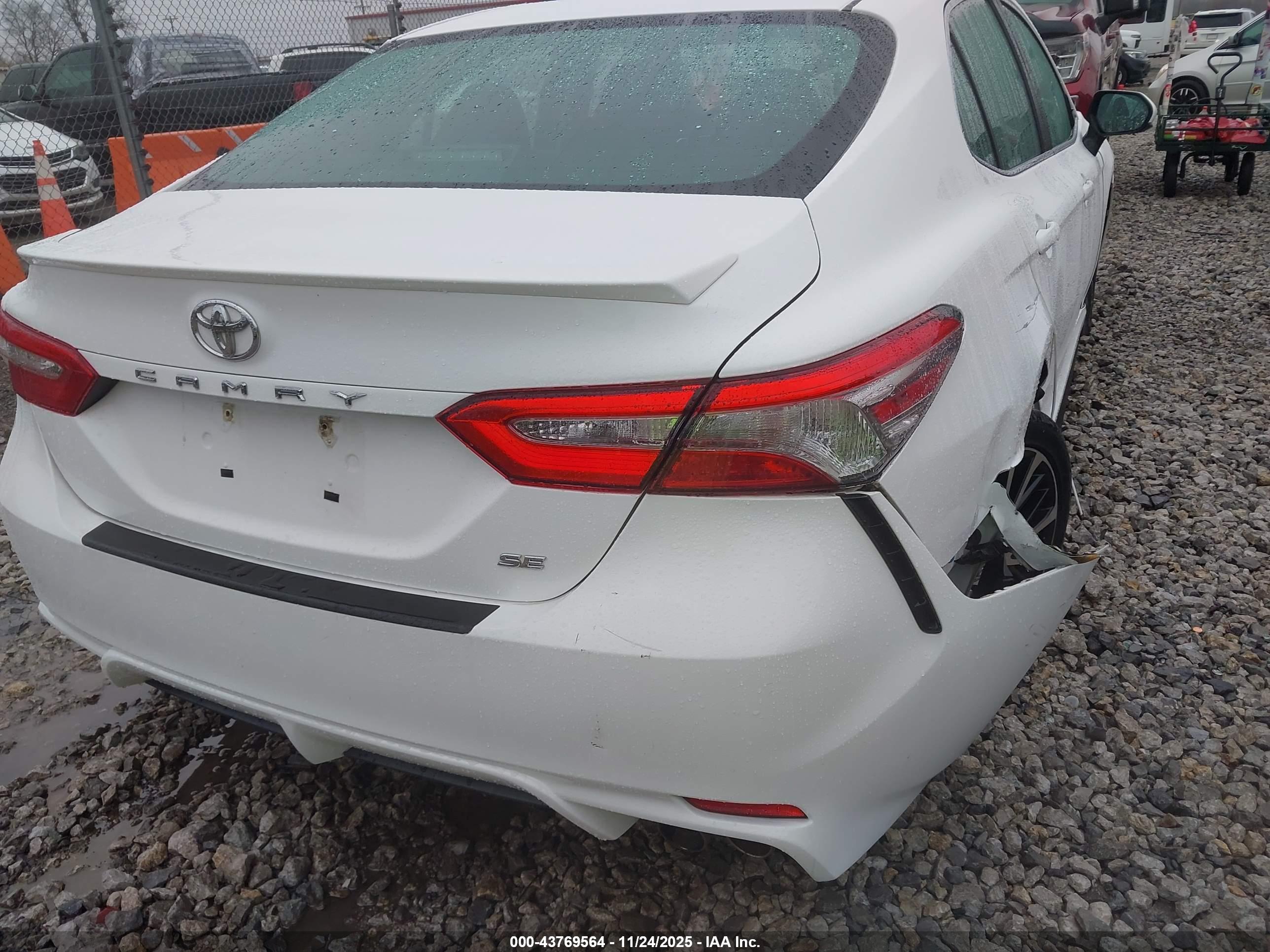 TOYOTA CAMRY image 6