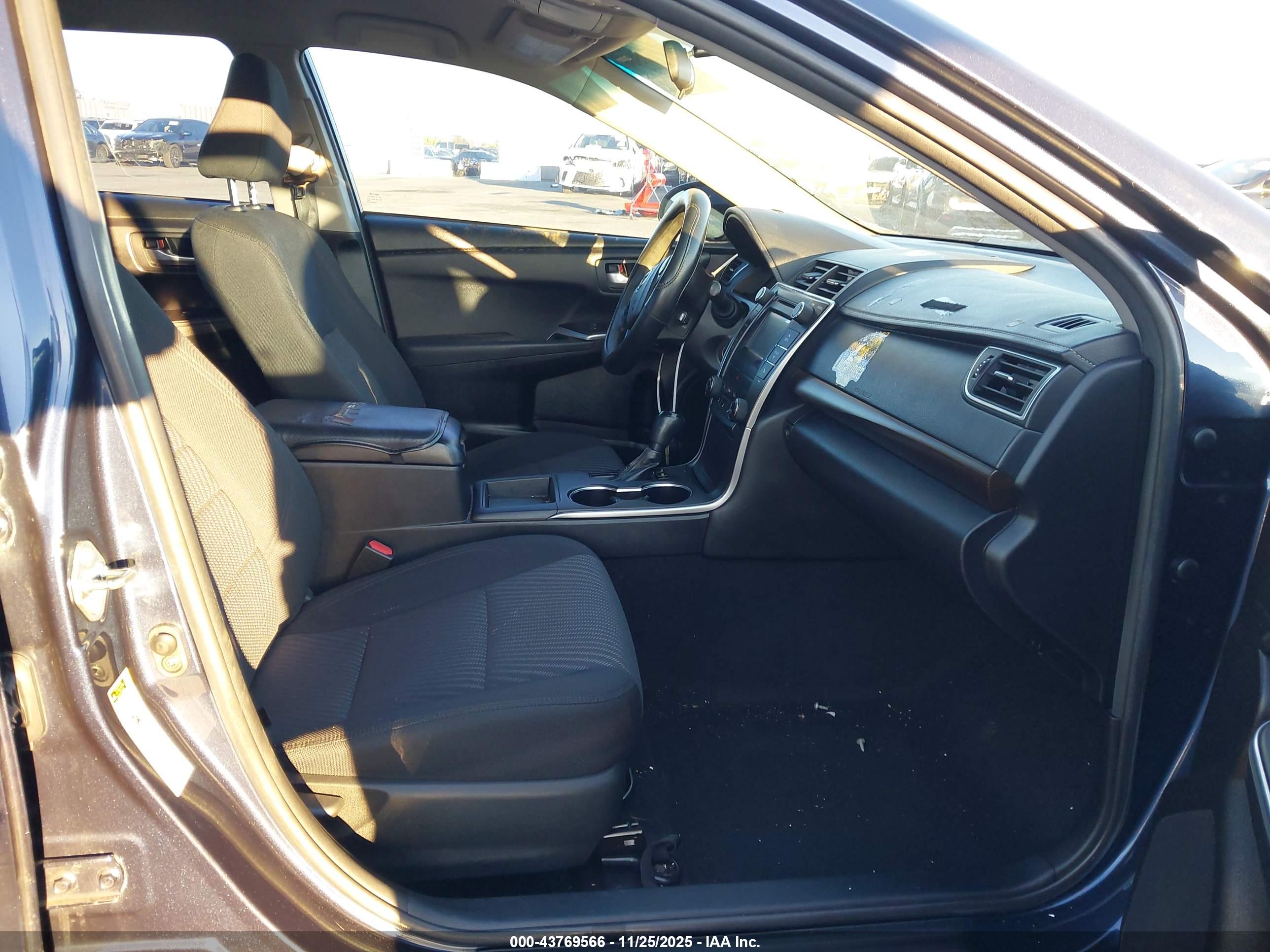 TOYOTA CAMRY image 5