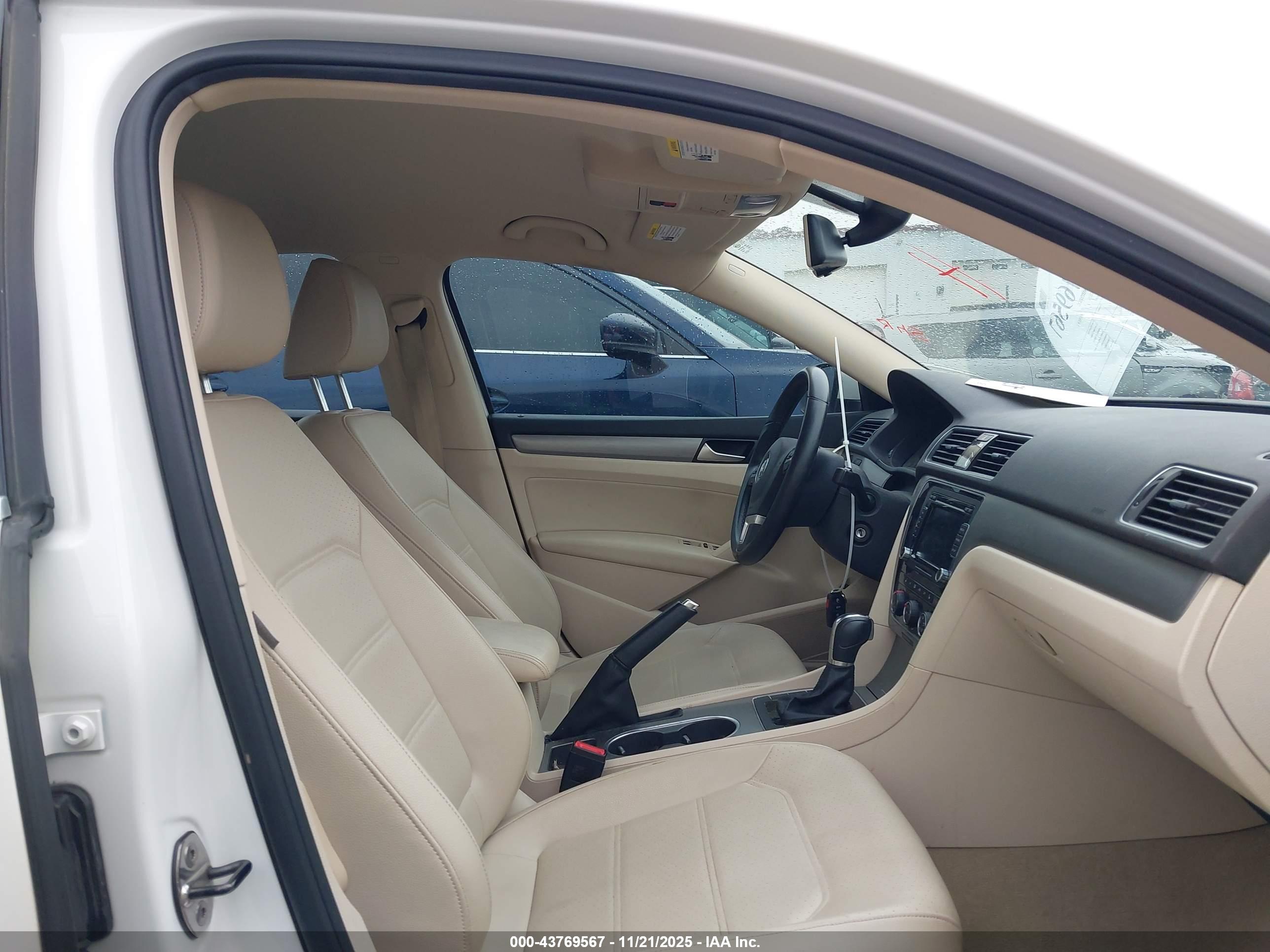 VOLKSWAGEN PASSAT image 5