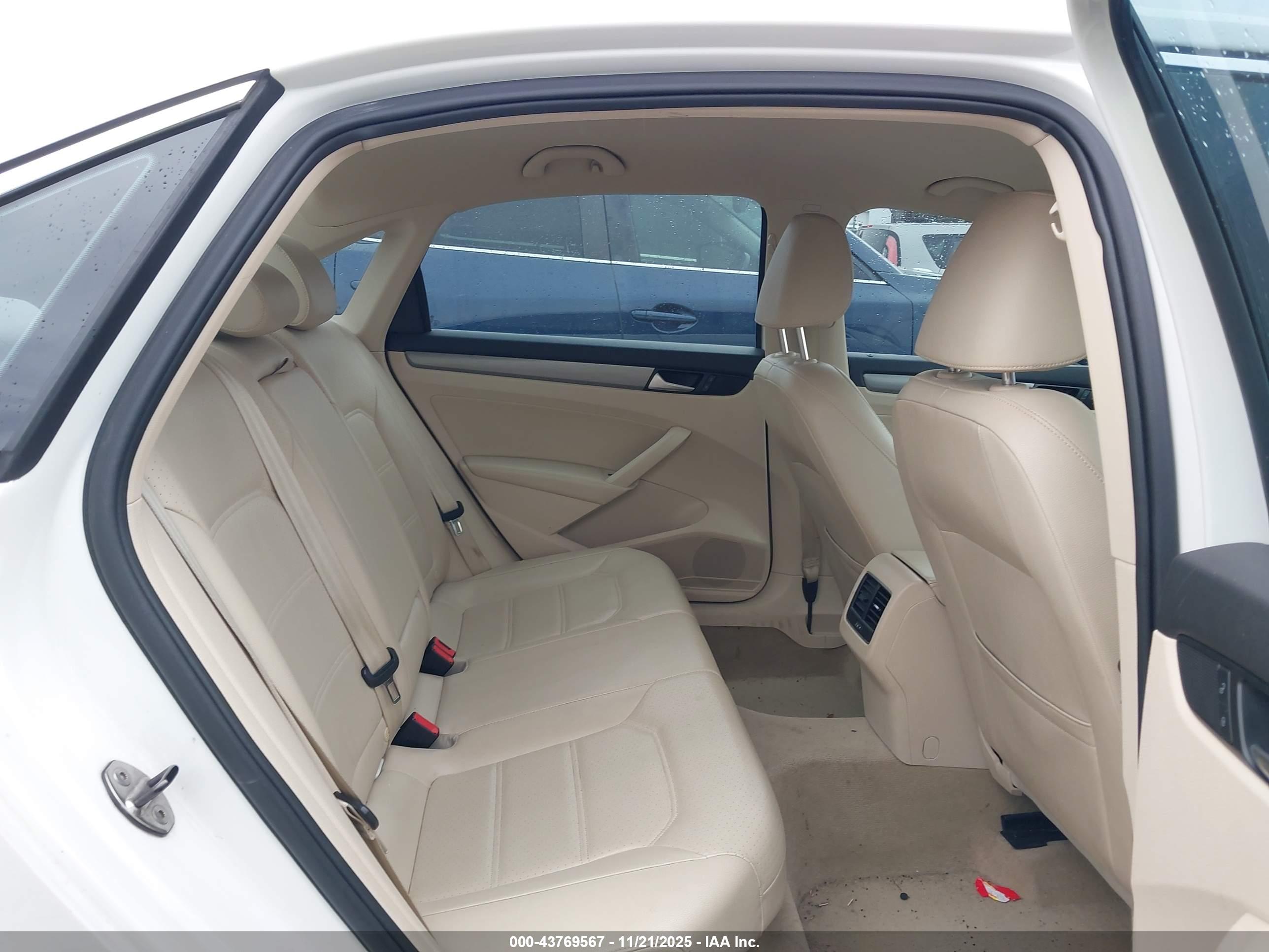 VOLKSWAGEN PASSAT image 8
