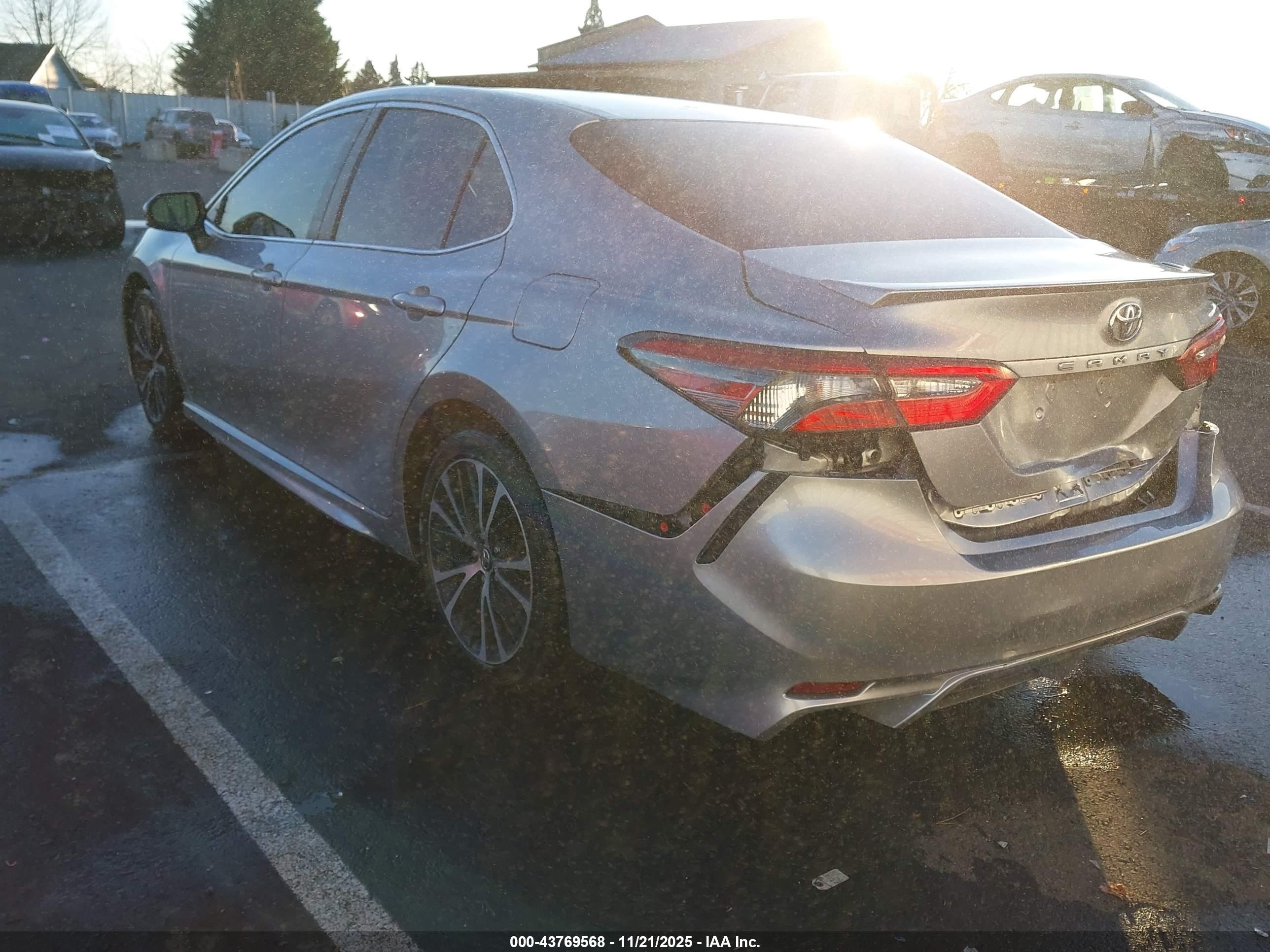 TOYOTA CAMRY image 3