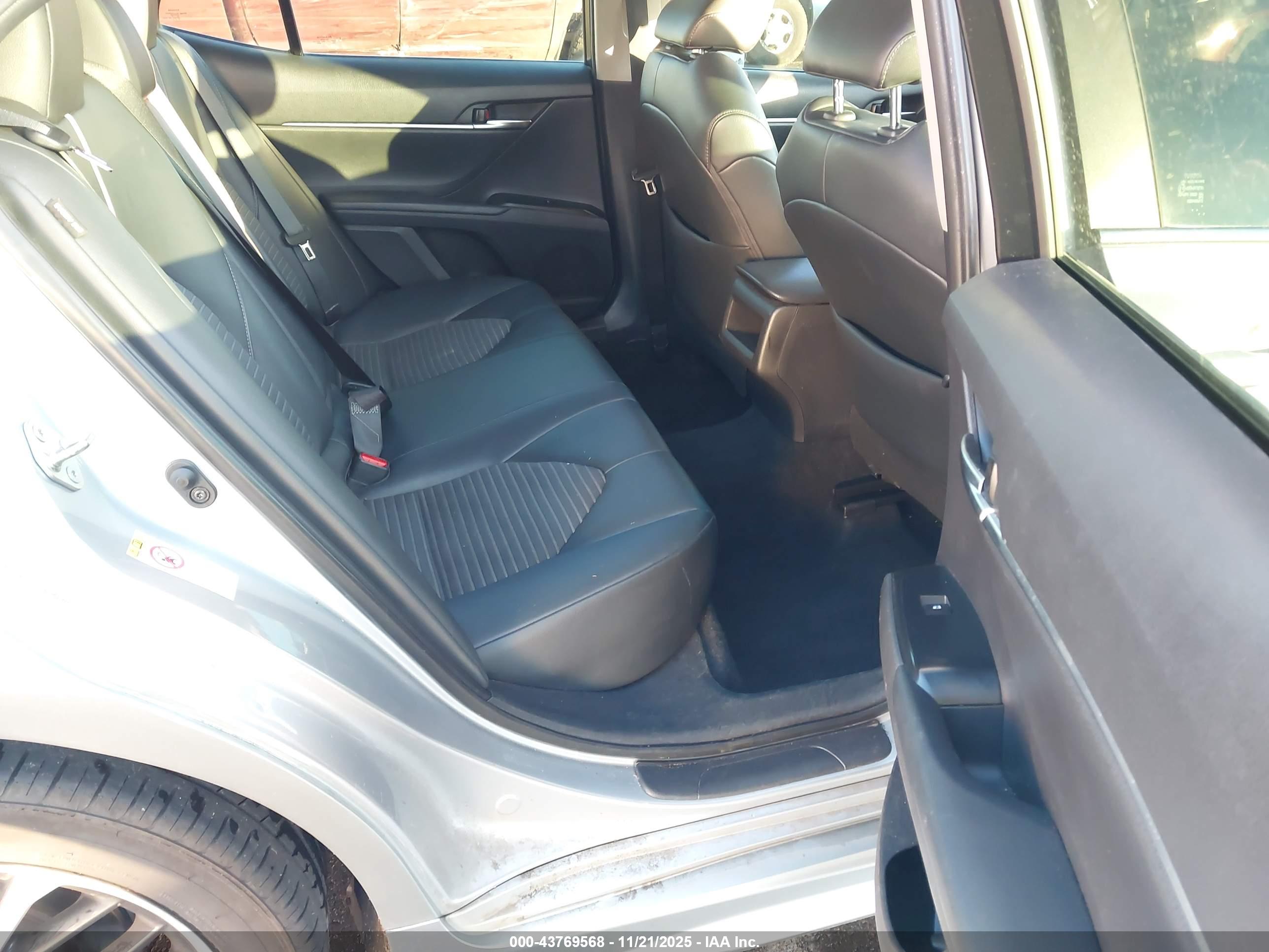 TOYOTA CAMRY image 8