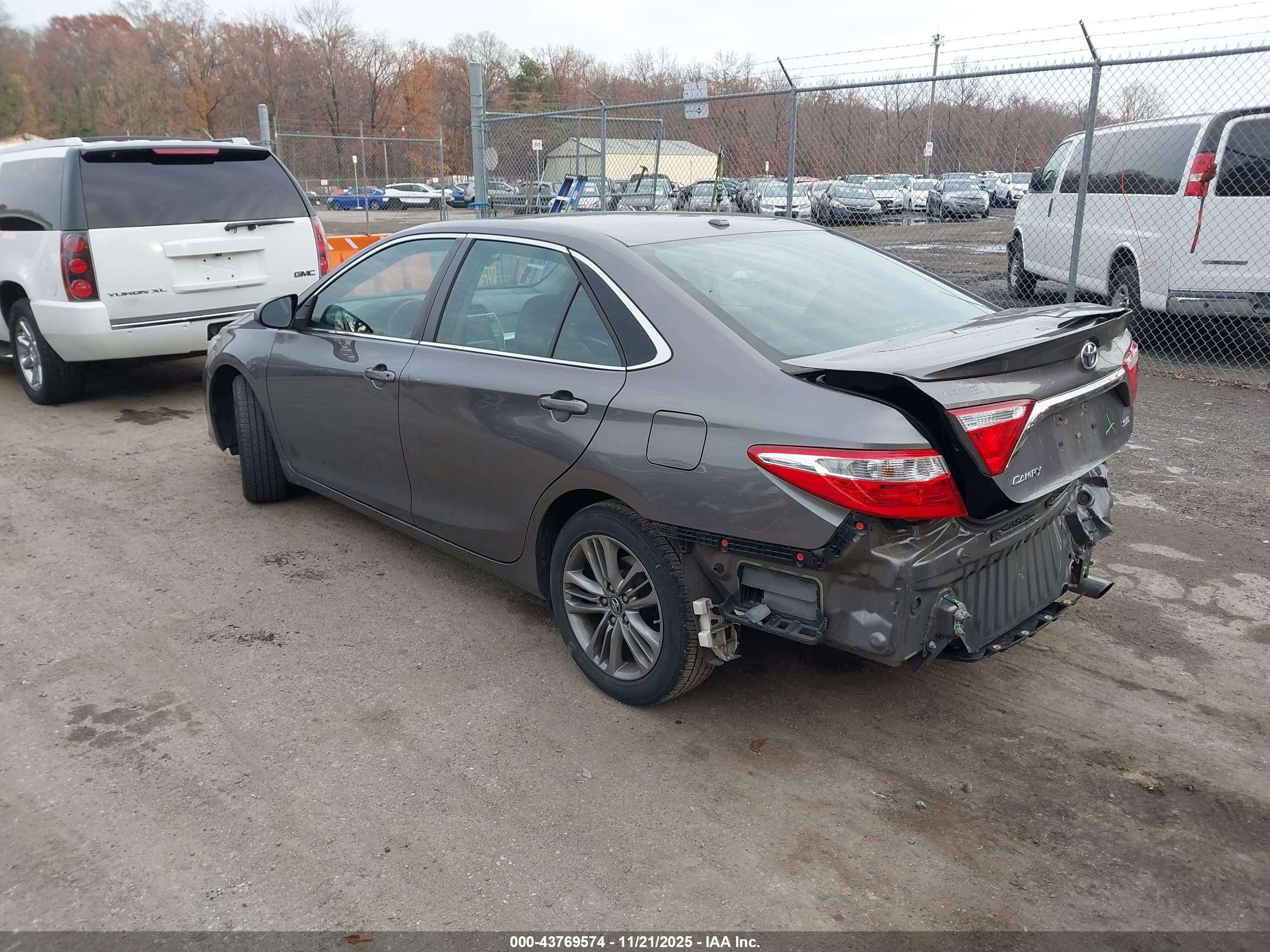 TOYOTA CAMRY image 3