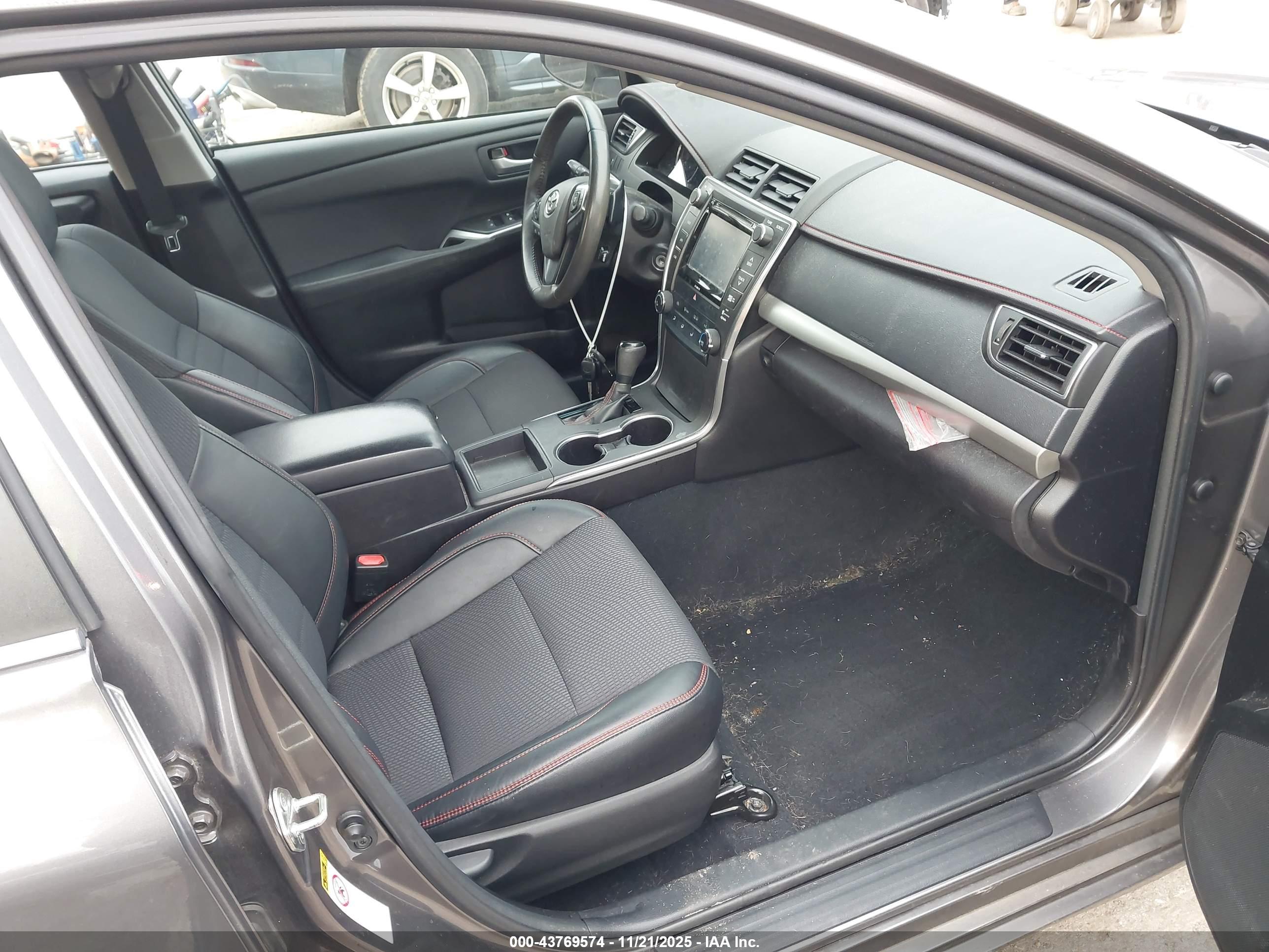 TOYOTA CAMRY image 5