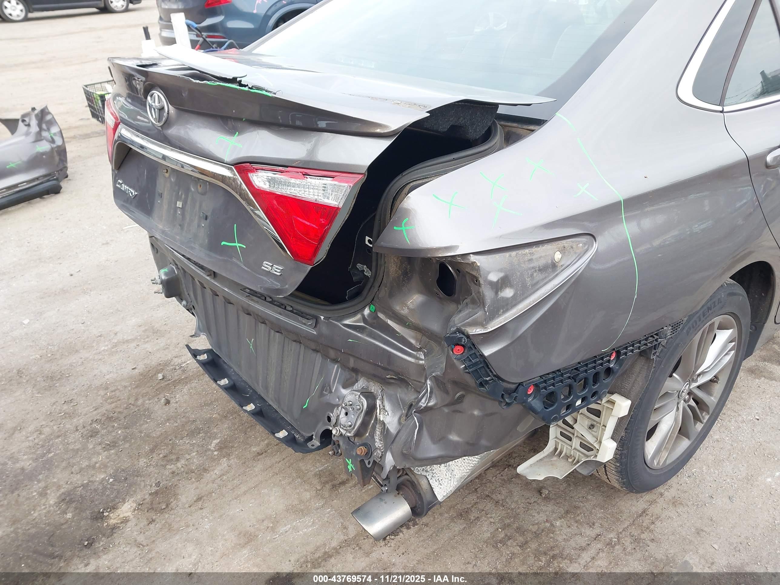 TOYOTA CAMRY image 6