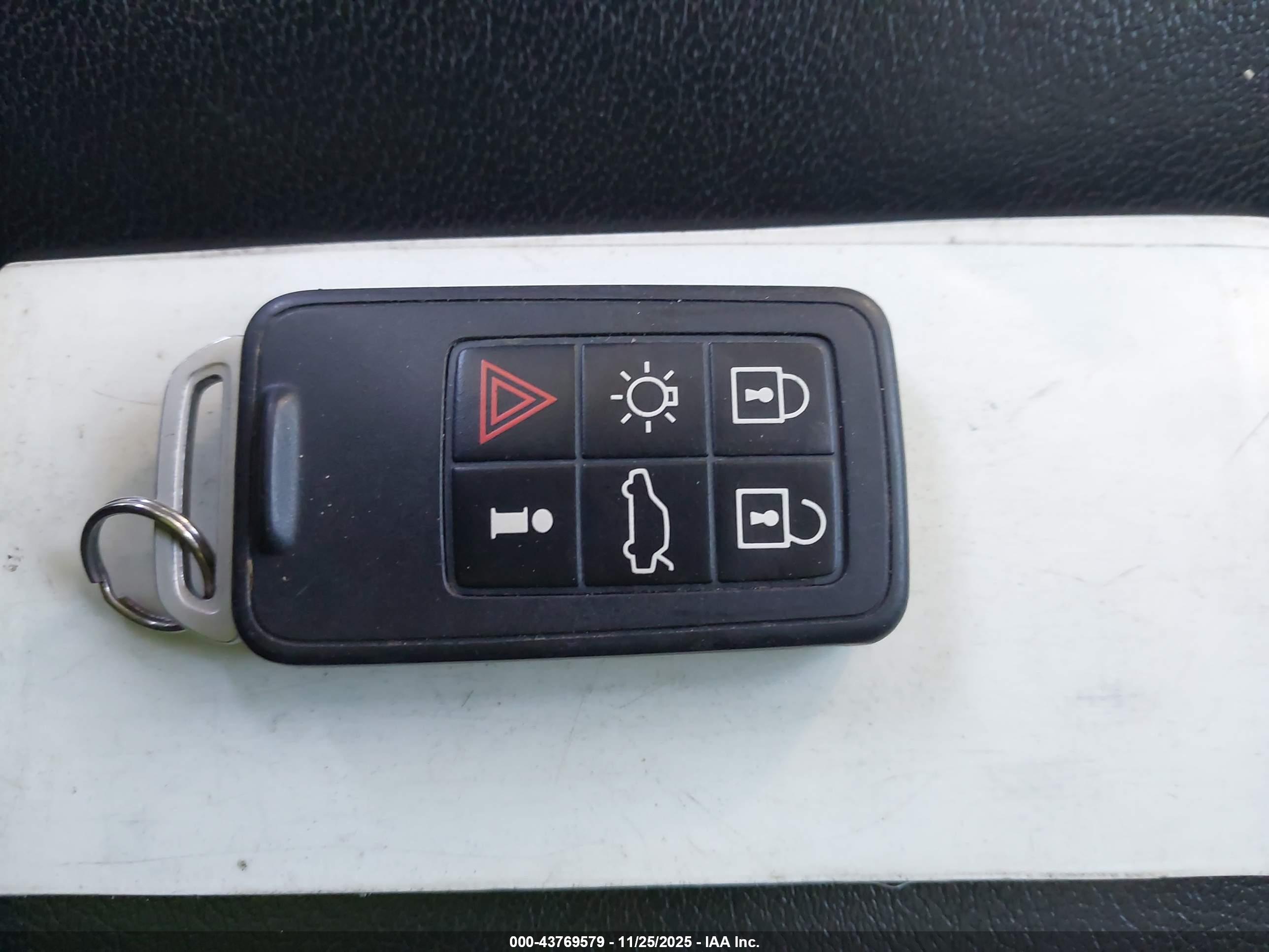 VOLVO XC60 image 11