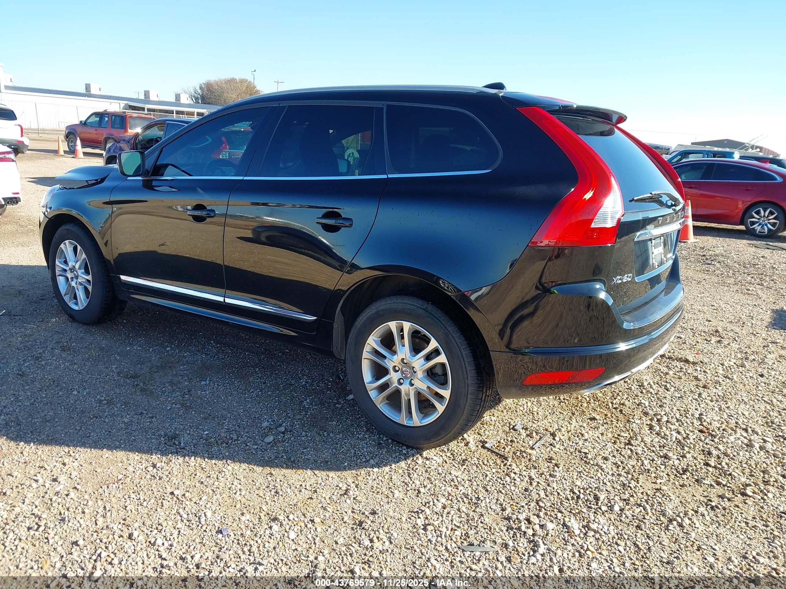 VOLVO XC60 image 3