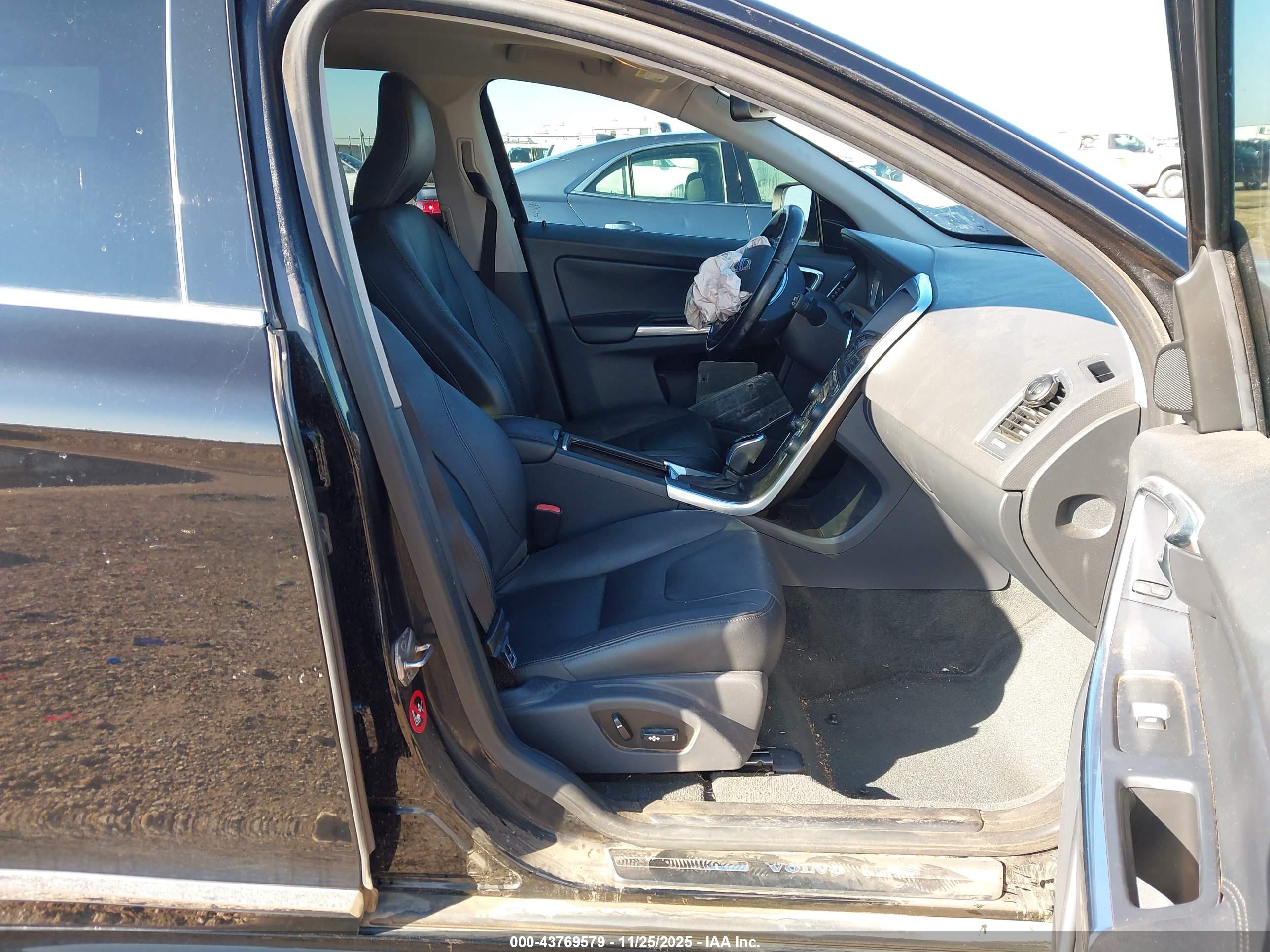 VOLVO XC60 image 5